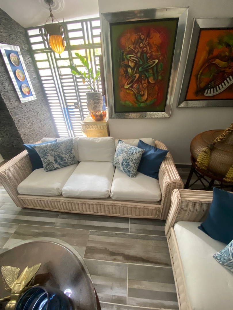 muebles y colchones - Mueble de rattan de 3 plaza excelente condiciones y cojines de excelente calidad 2
