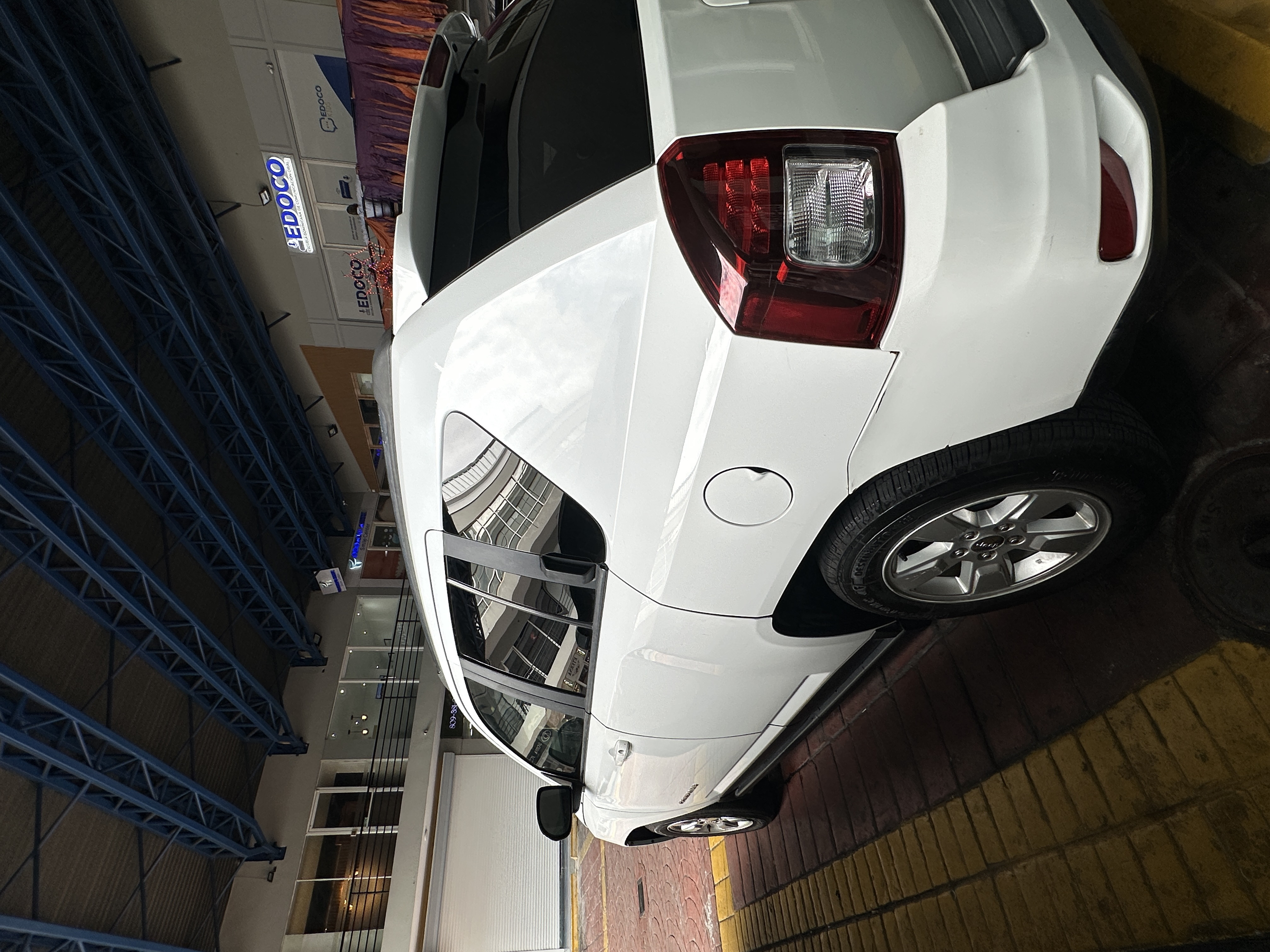 jeepetas y camionetas - Jeep Compass en excelente estado – Automática, con papeles al día.  9
