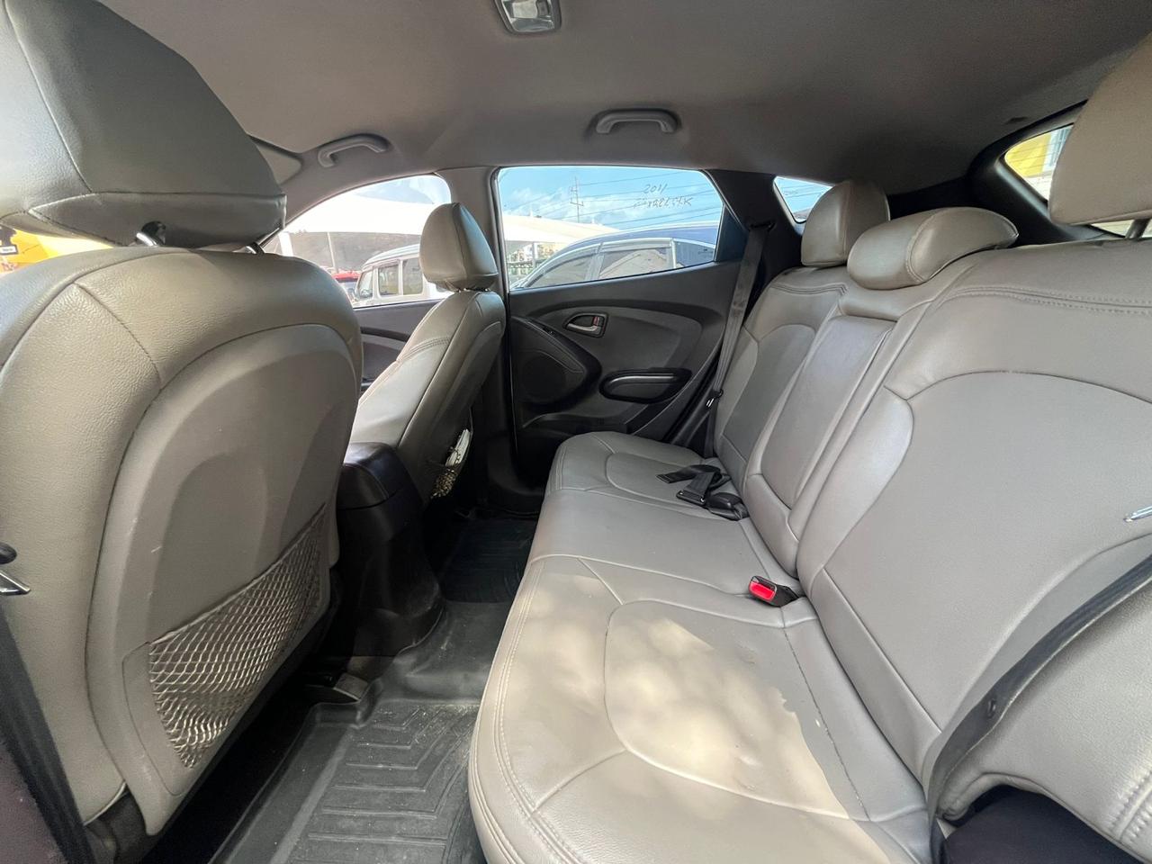 jeepetas y camionetas - Hyundai Tucson 2011 600,000 NEGOCIABLE  7