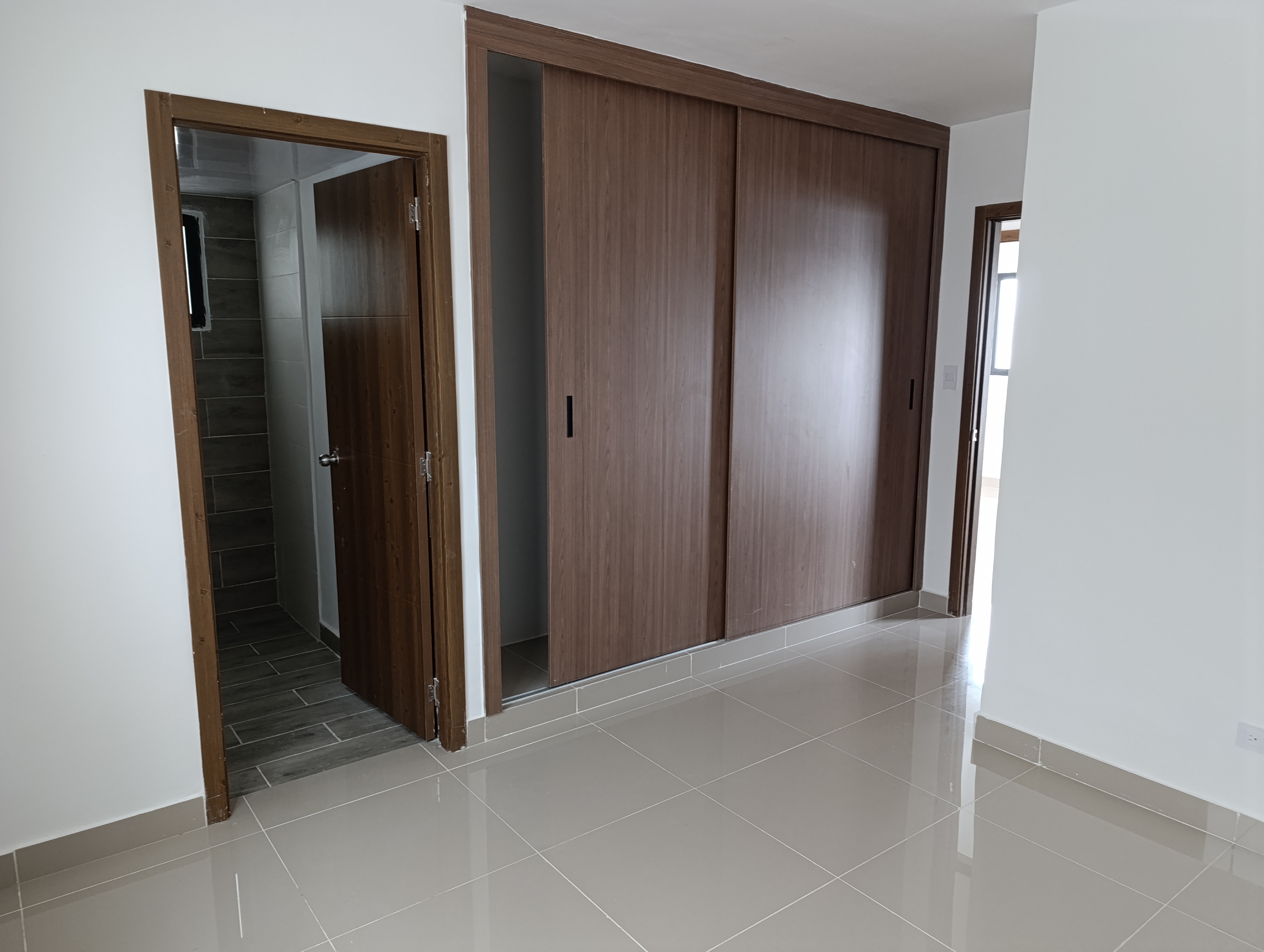 apartamentos - Se alquila 3er nivel en Residencial Riviera Verde. 4