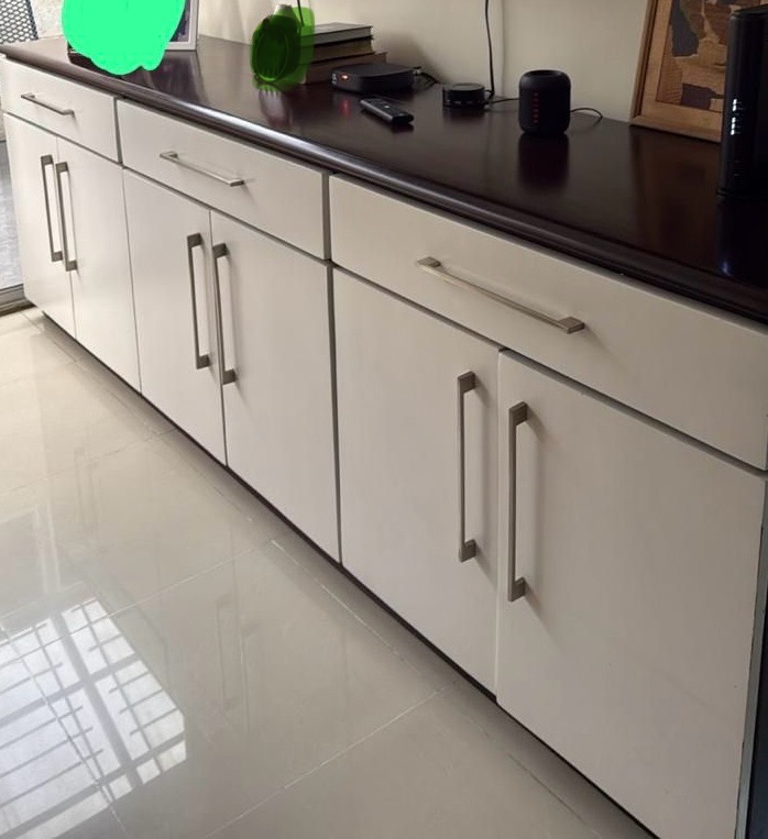 muebles y colchones - Hermosa credenza en pura caoba 0