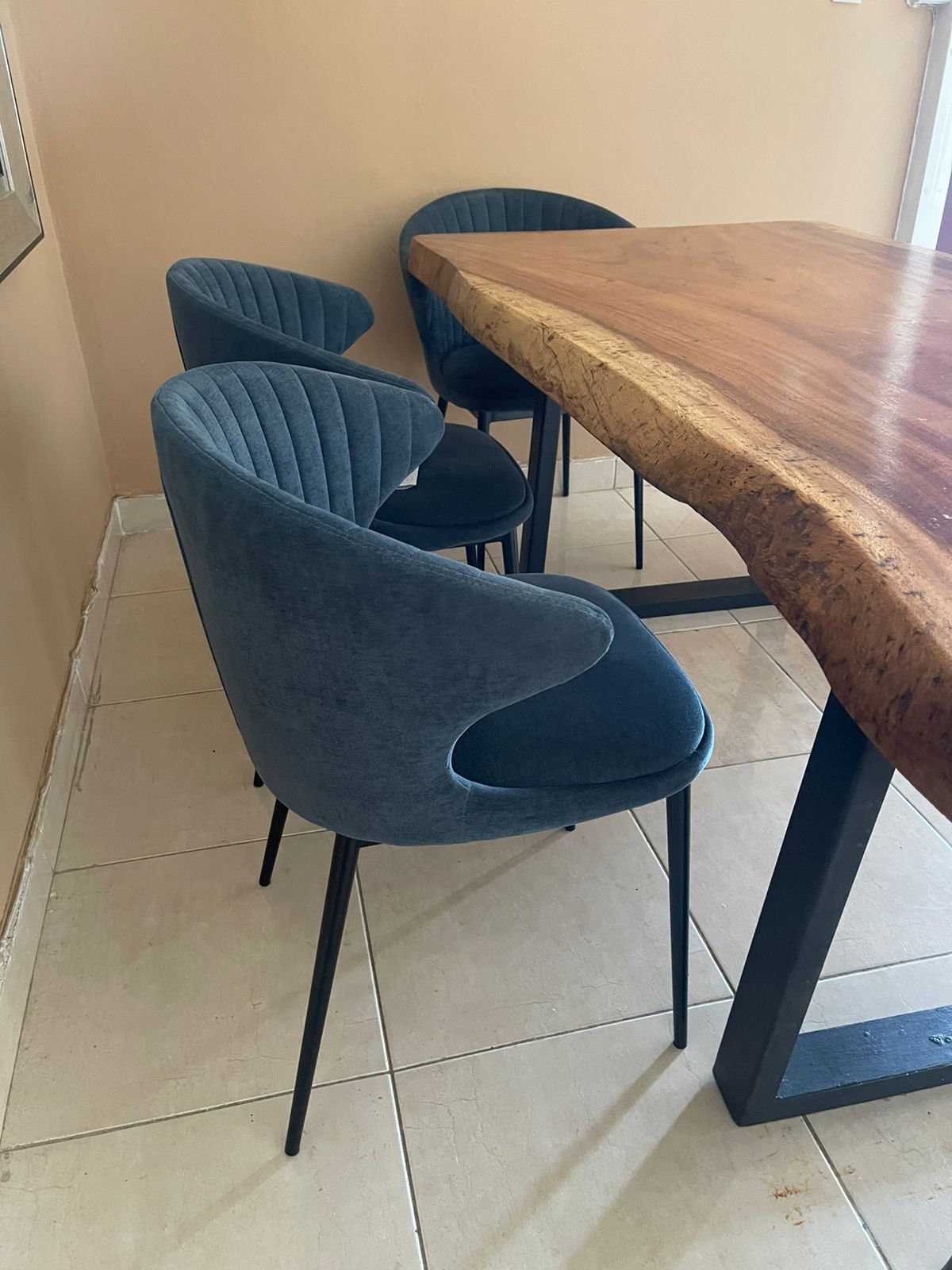 muebles y colchones - VENDO COMEDOR EN TRONCO  1