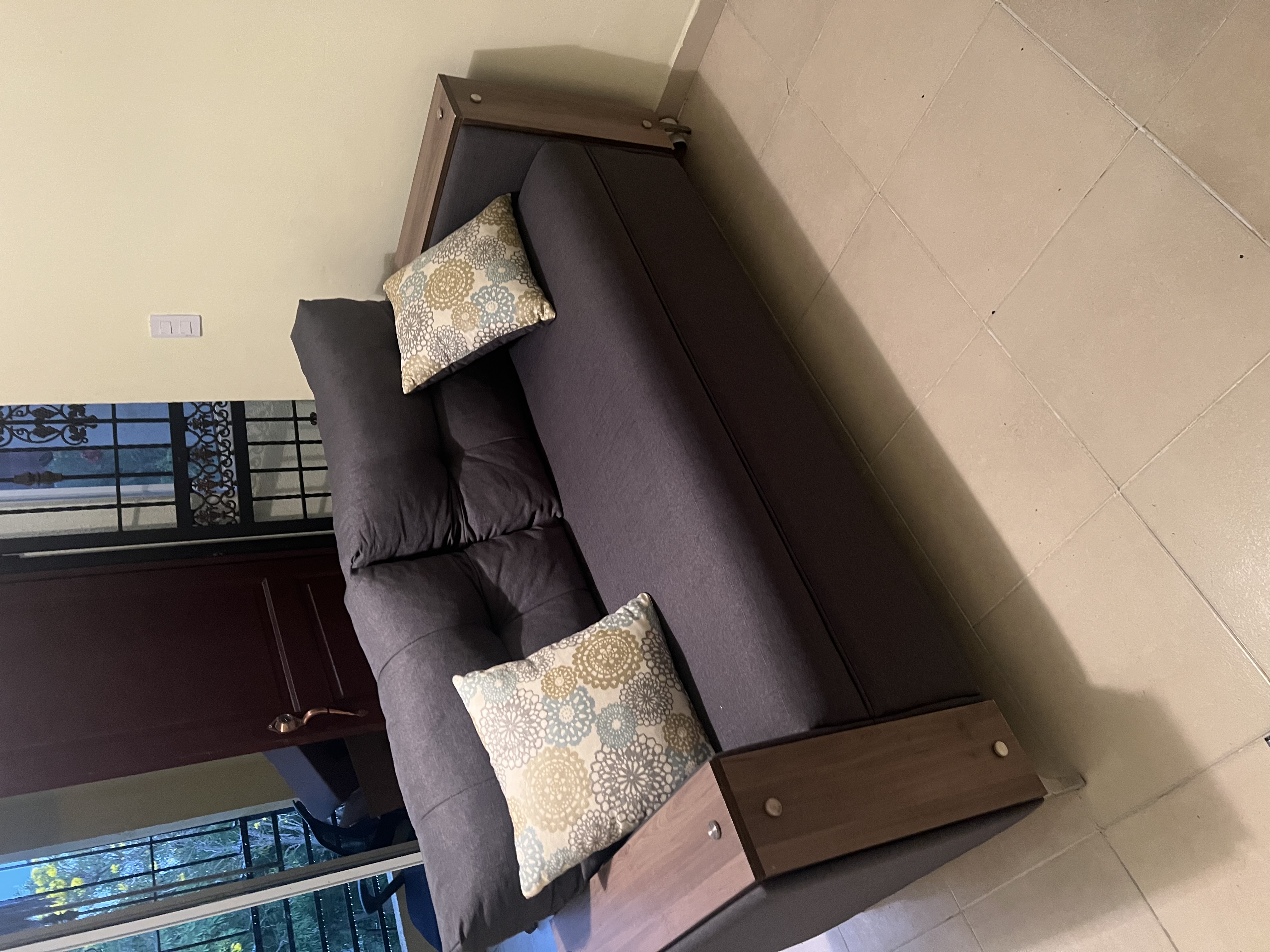 muebles y colchones - Sevende mueble usado como nuevo por motivo de viaje 1