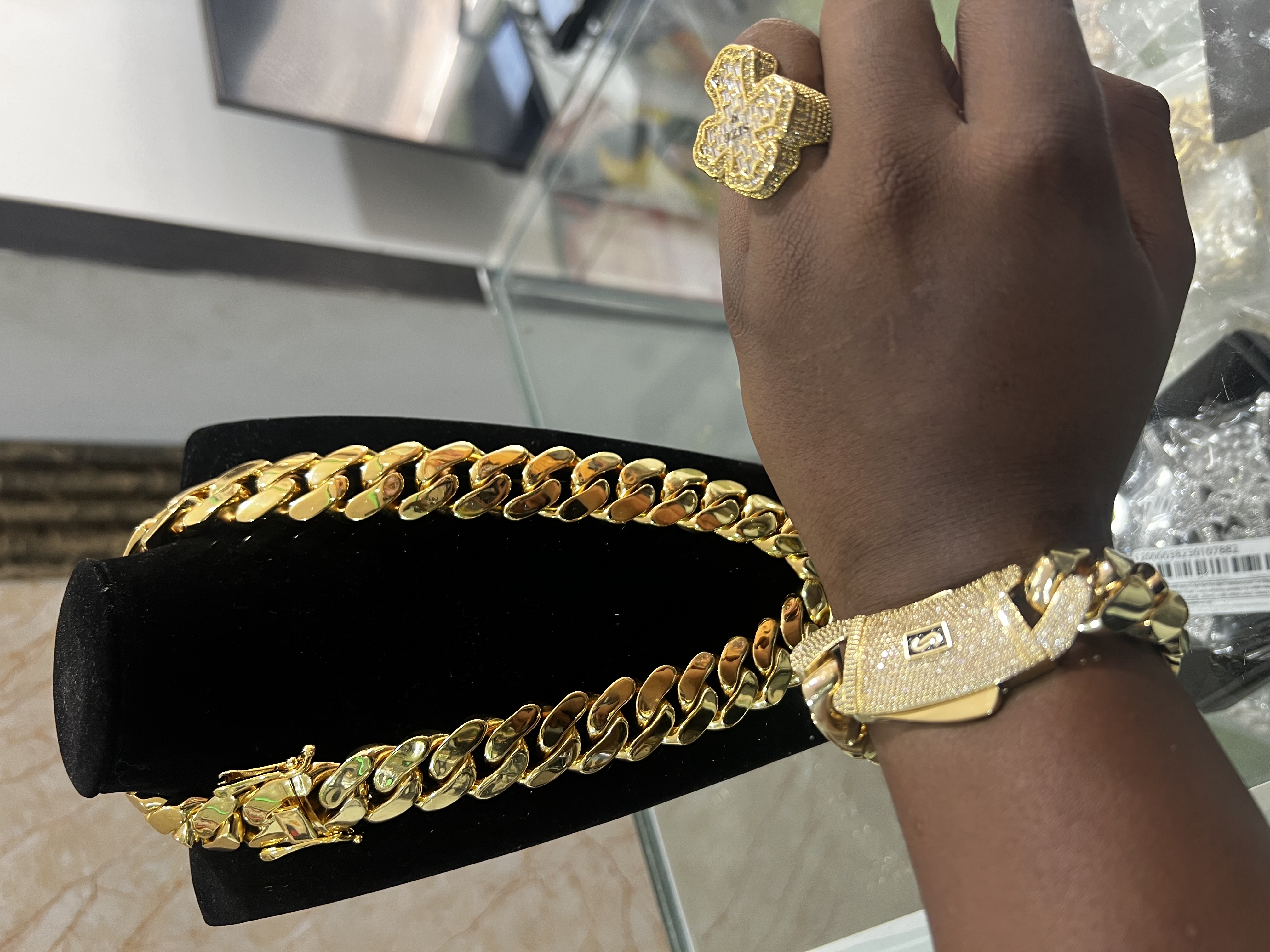 joyas, relojes y accesorios - Guillo Mónaco material brass 0
