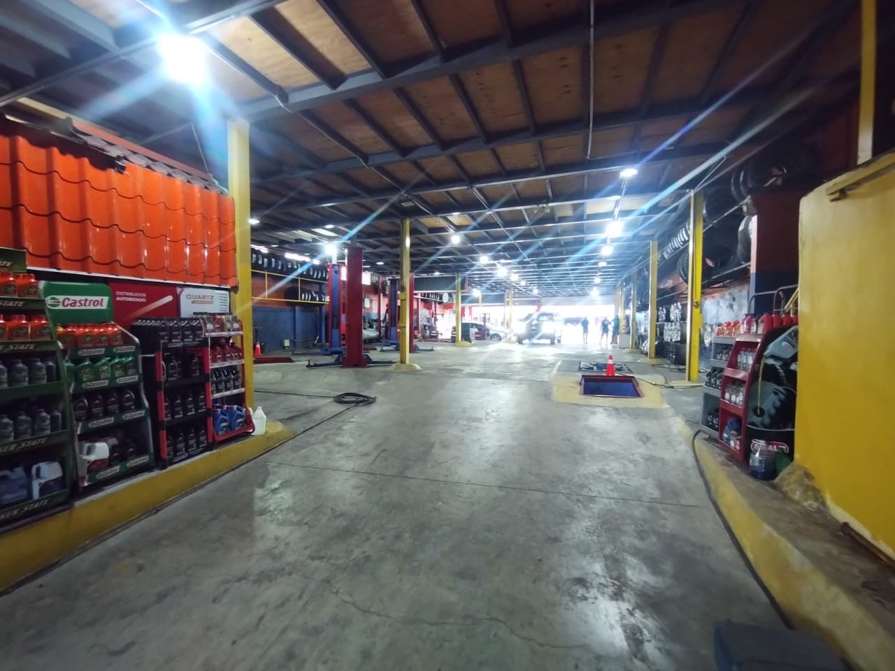 oficinas y locales comerciales - Vendo nave industrial Santo Domingo este alma rosa 1