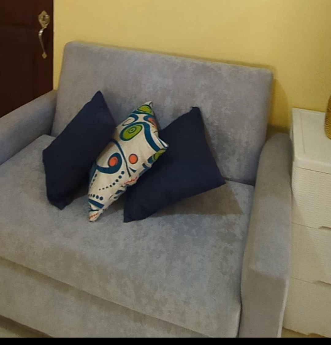 muebles y colchones - juego de muebles en pana, de 3 asientos y el  2 asientos, muy buena condiciónes 6