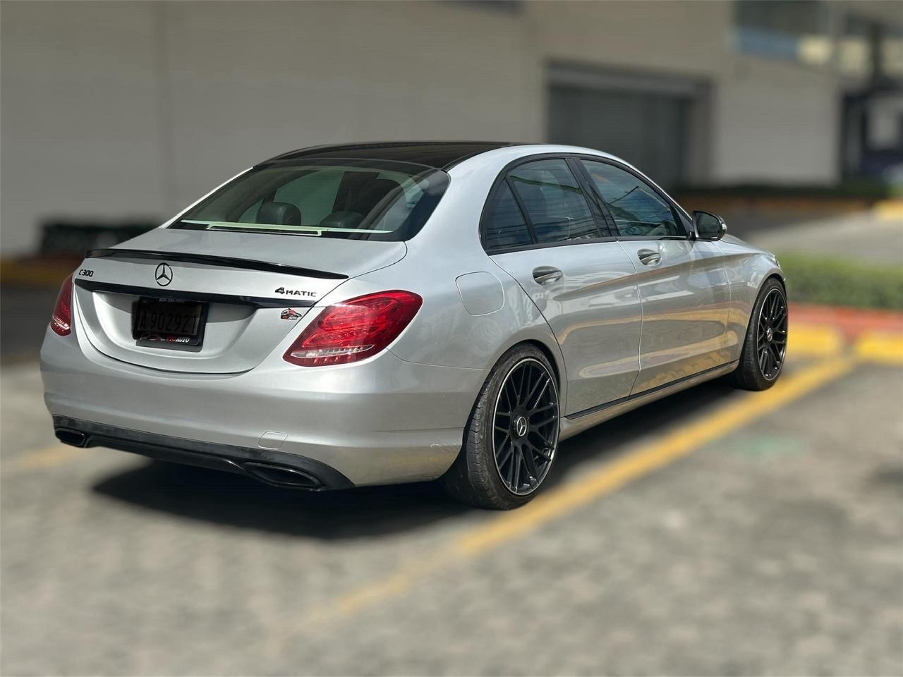 carros - Mercedes Benz C300 2015 AMG en buenas condiciones 3