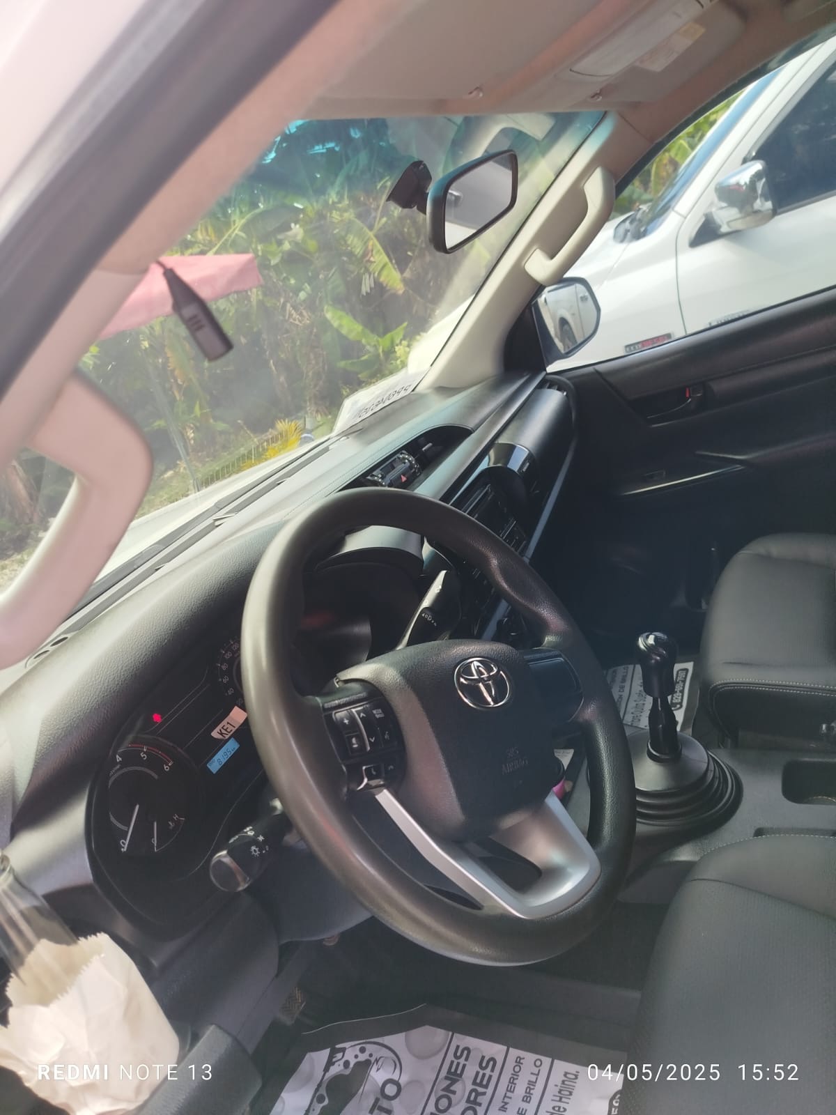 jeepetas y camionetas - Hilux Toyota , Es mecánica , costo 34 k dólares . 2