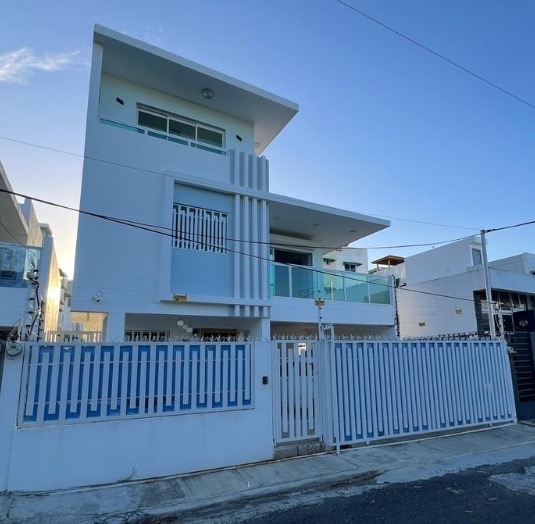casas - venta de casa con jacuzzi en la autopista de san isidro Santo Domingo este  0