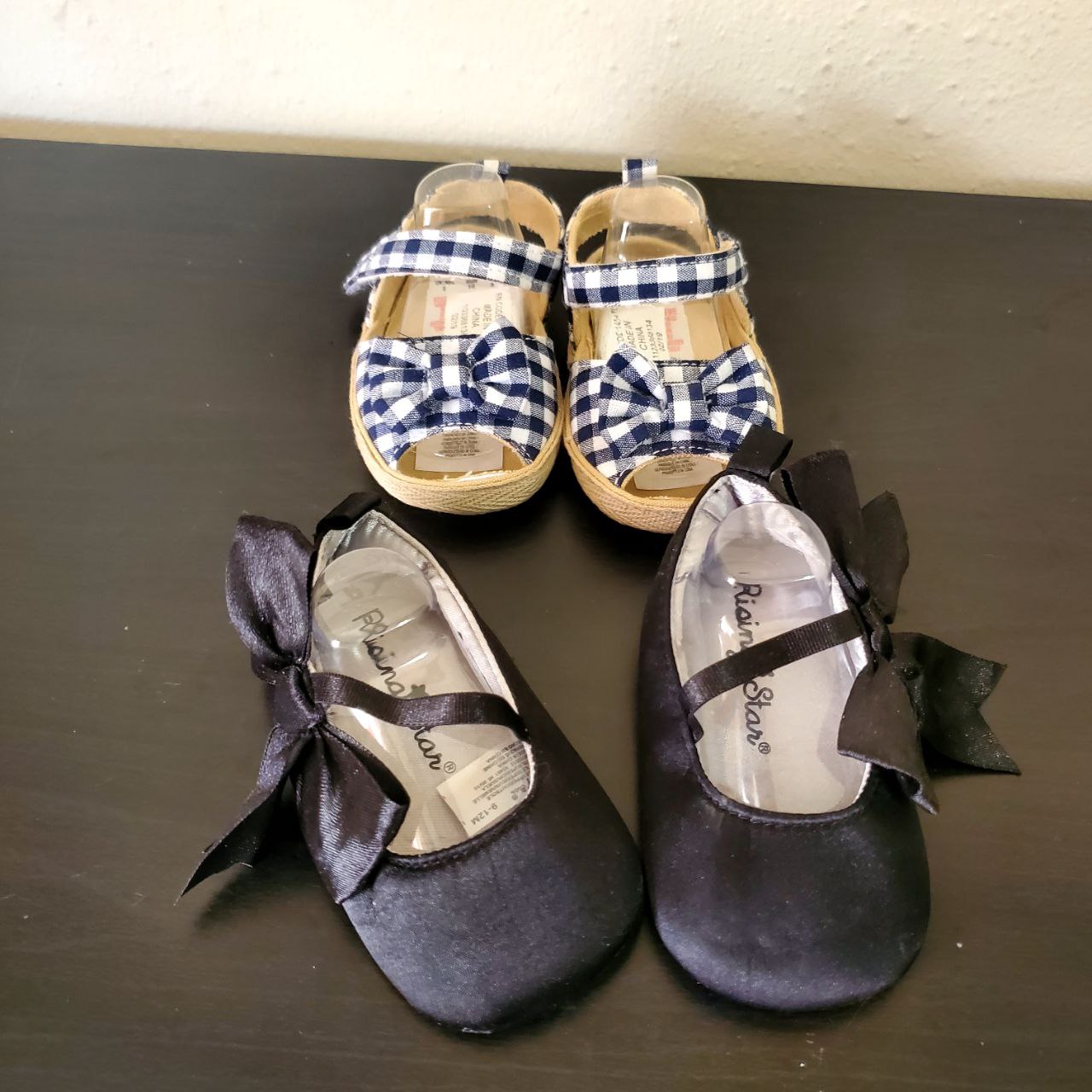 ropa y zapatos - 2 Pares de zapatos/sandalia niña. TODO por $200 3