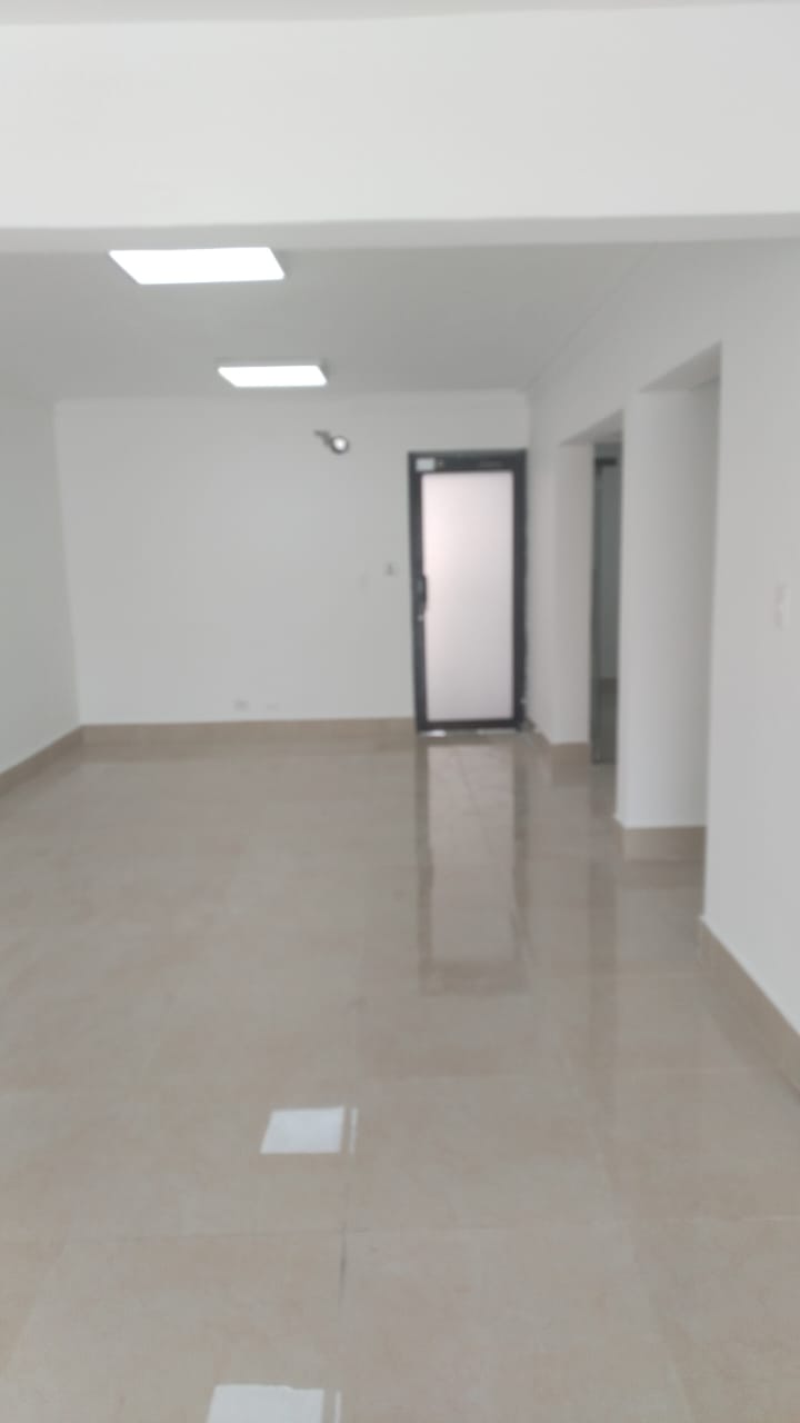 oficinas y locales comerciales - Local en Alquiler en Avenida Los Proceres!  2