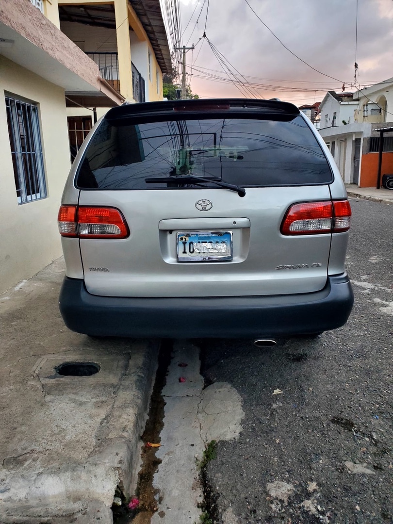 otros vehiculos - Toyota Sienna año 2002 8