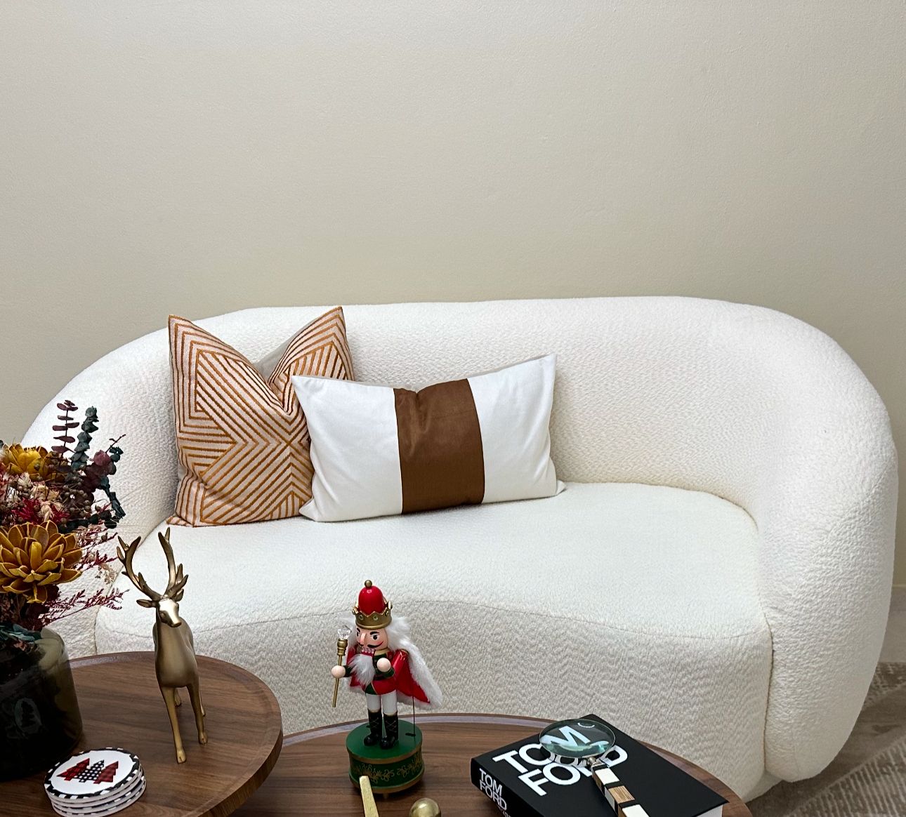 muebles y colchones - Vendo mueble ovalado Blanco  1