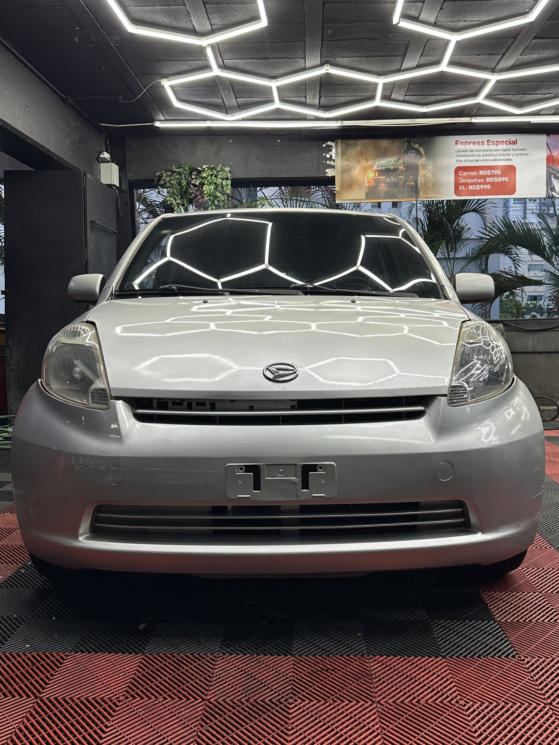 carros - Daihatsu Sirion 1