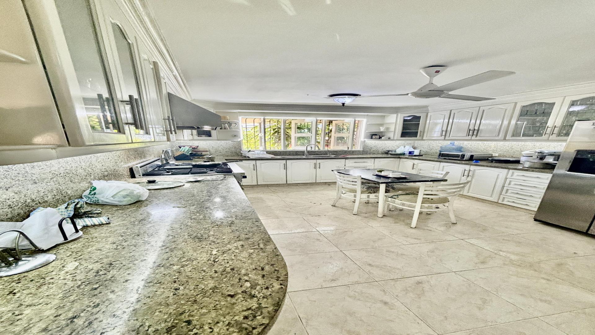 casas - Se vende hermosa residencia en el exclusivo sector de Los Pinos en Arroyo Hondo 3