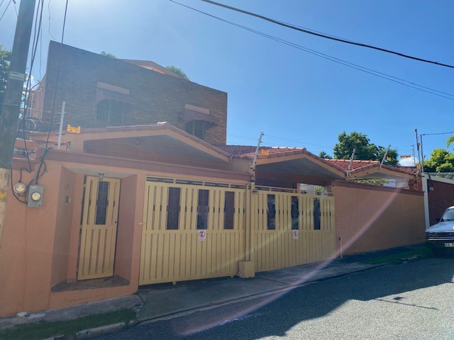 casas - Vendo Casa en Urb. Arroyo Manzano, Distrito Nacional 0