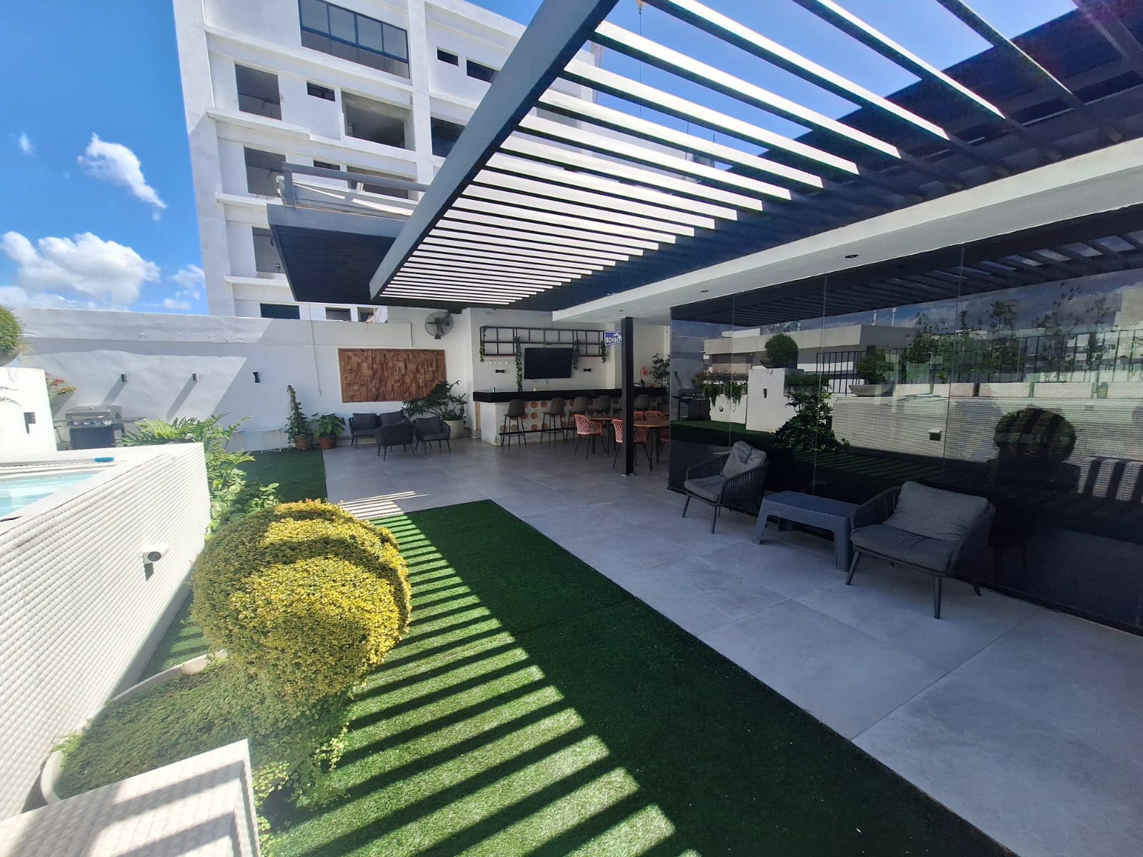 apartamentos - PROPIETARIOS VENDE O ALQUILA APARTAMENTO 1HAB. CORAZON DE NACO.  SIN INTERM.
 4