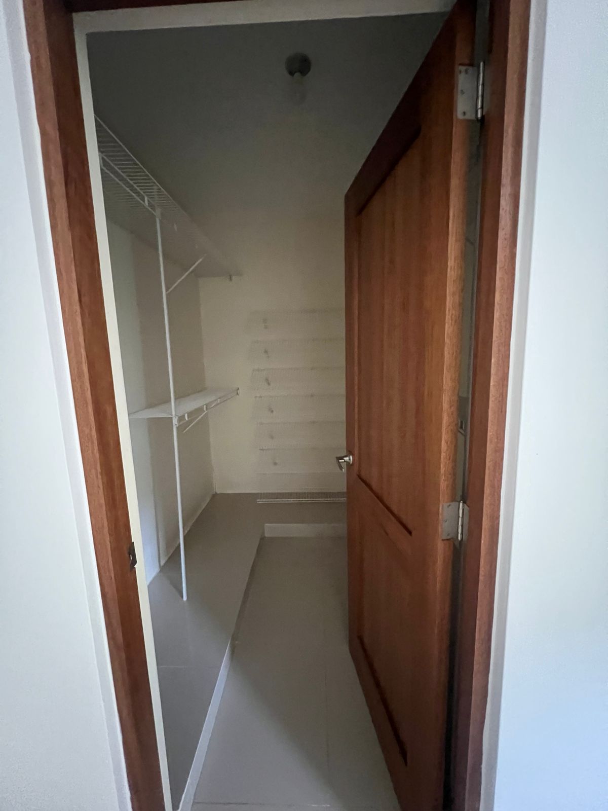 apartamentos - Alquilo apto de 2 hab con dos parqueos y estudio 8