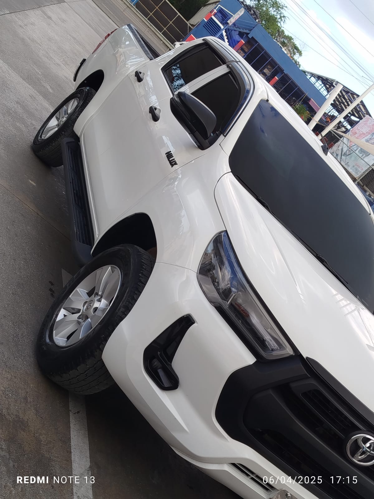 jeepetas y camionetas - Hilux Toyota , Es mecánica , costo 34 k dólares . 0