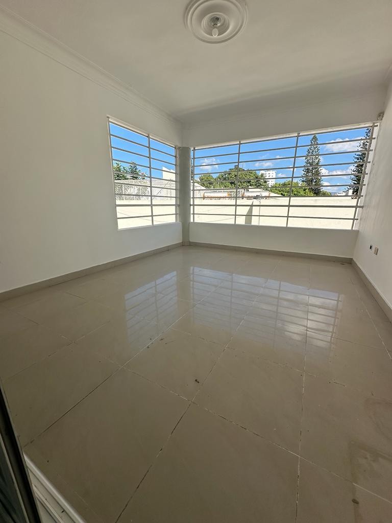 apartamentos - De Oportunidad Apartamento en Reparto Universitario 7