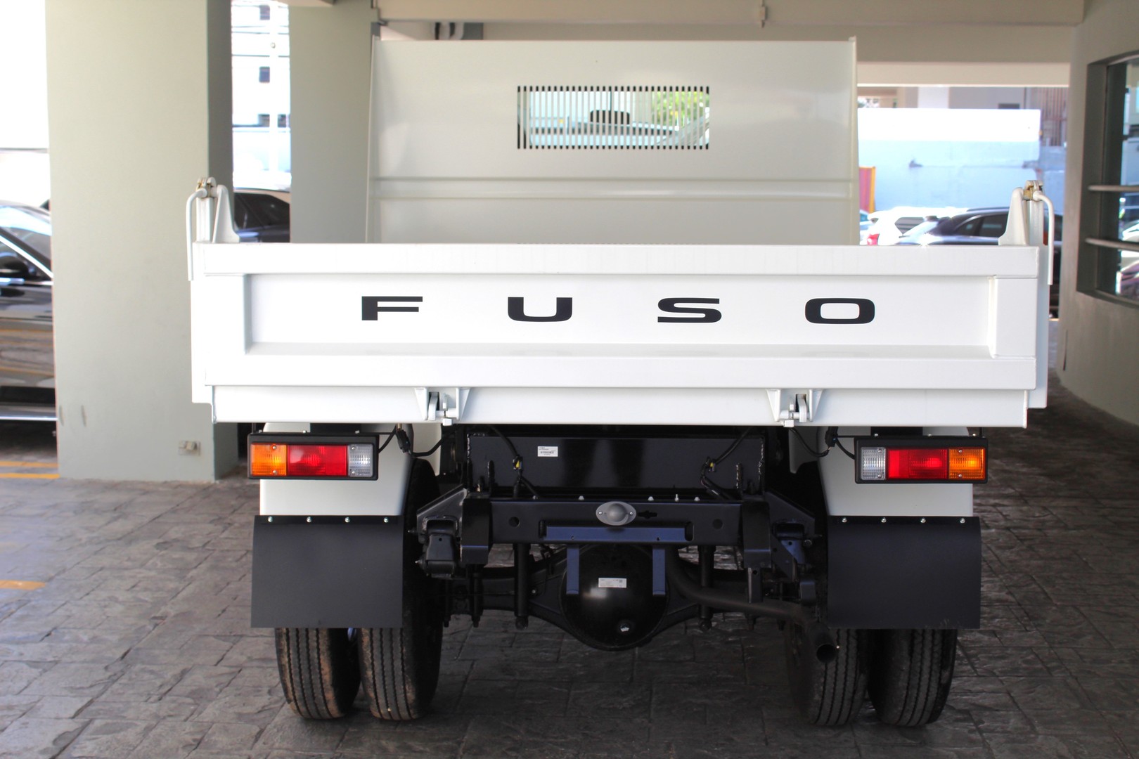 camiones y vehiculos pesados - Mitsubishi Canter Fuso Volteo 3M 2024 3
