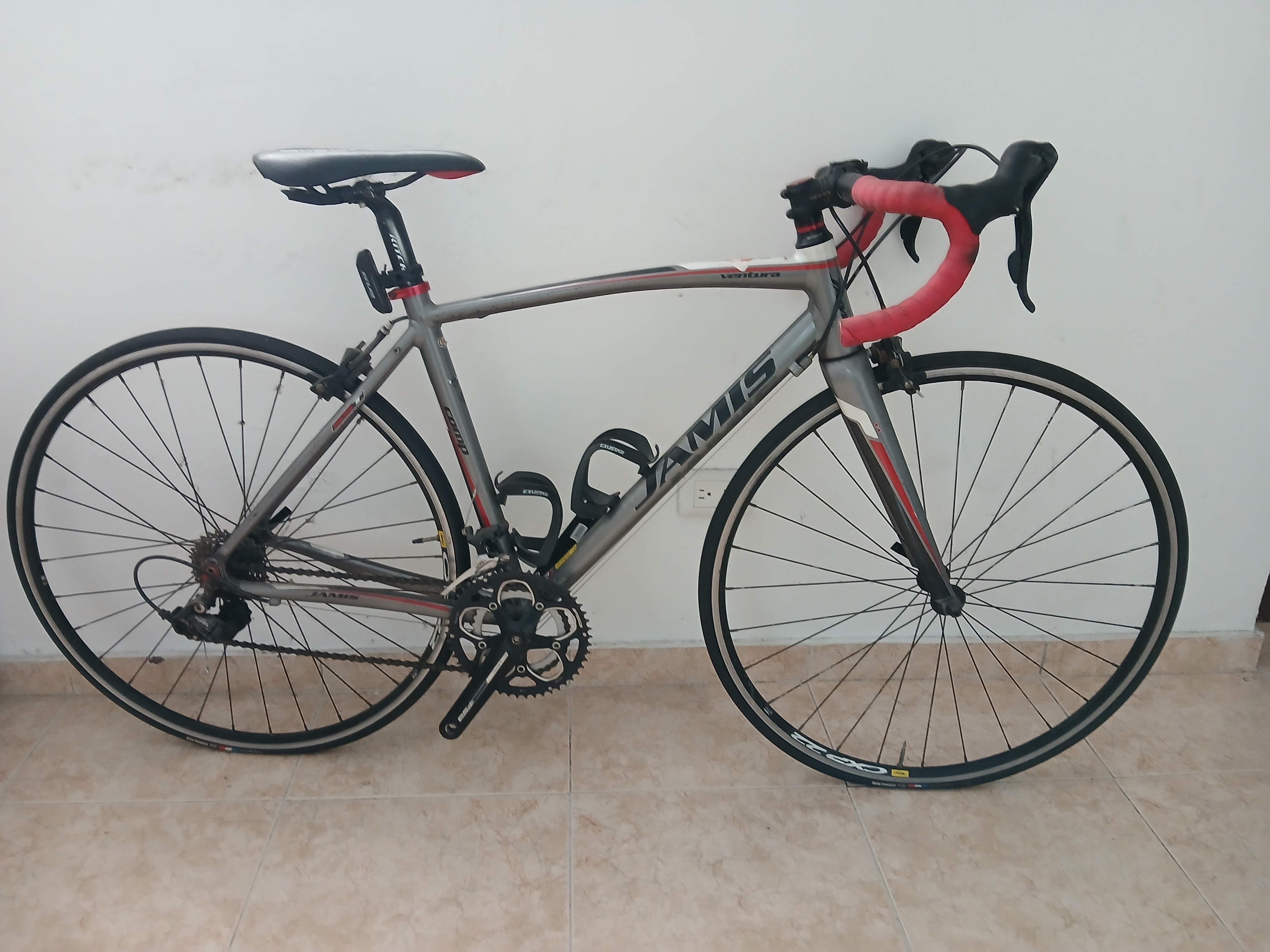bicicletas y accesorios - Vendo bicicleta de Ruta Jamis  0