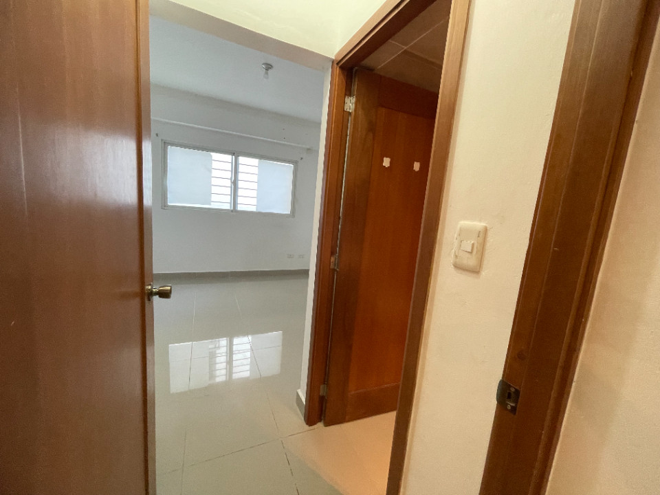apartamentos - Vendo Apartamento 2do. Piso en Zona Universitaria 5