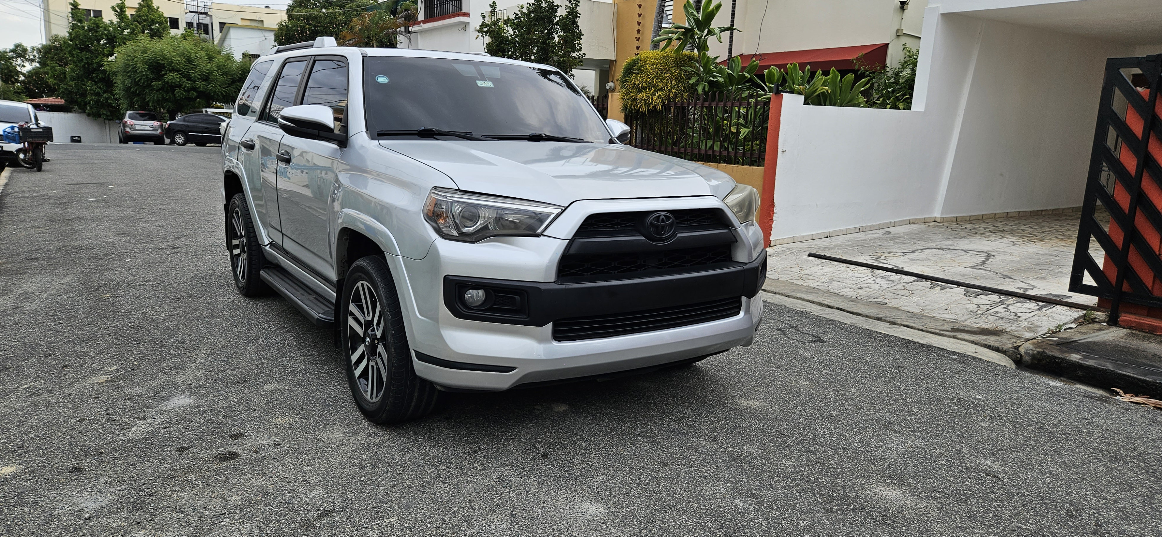 jeepetas y camionetas - Toyota 4runner 4x4 3 filas full 5