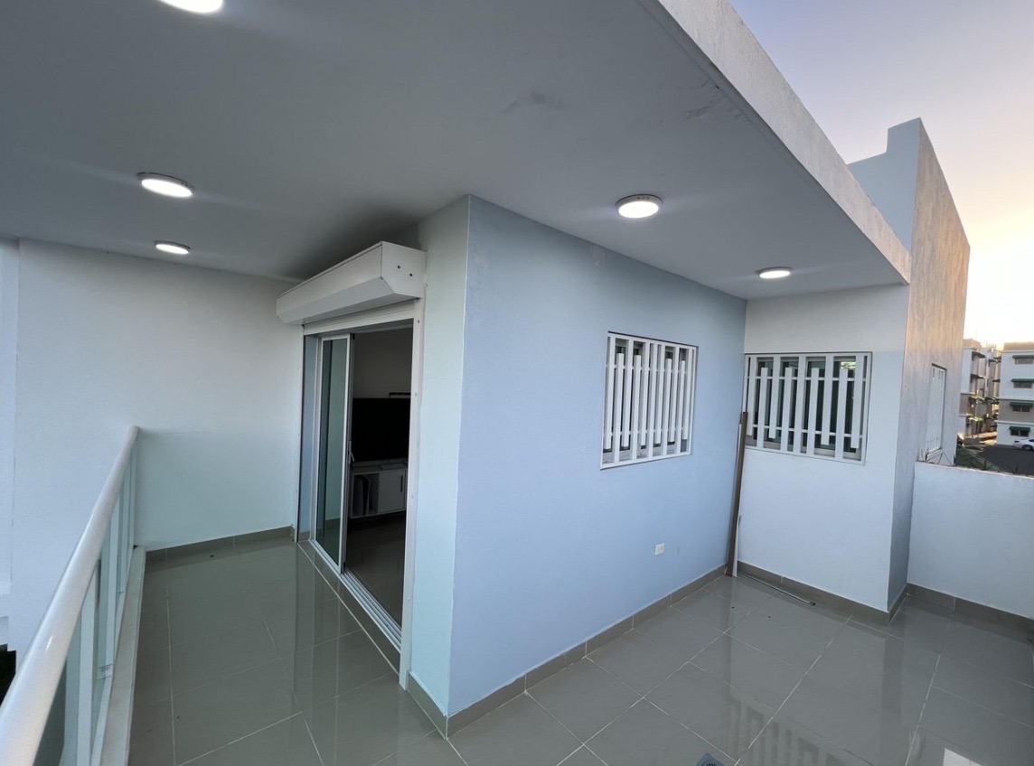 casas - venta de casa con jacuzzi en la autopista de san isidro Santo Domingo este  1