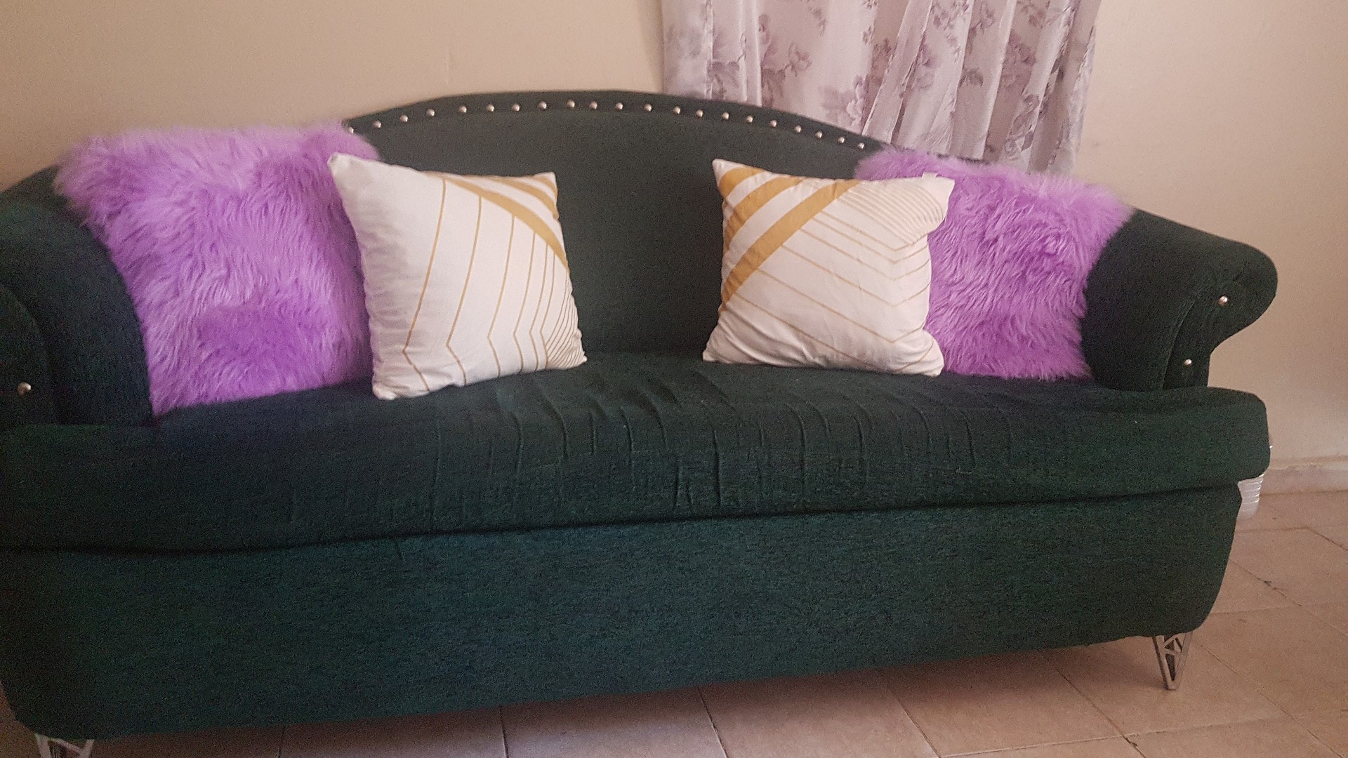 muebles y colchones - Vendo 2 sofas en buenas condiciones,uno de 2 personas y el otro de 3 personas 0