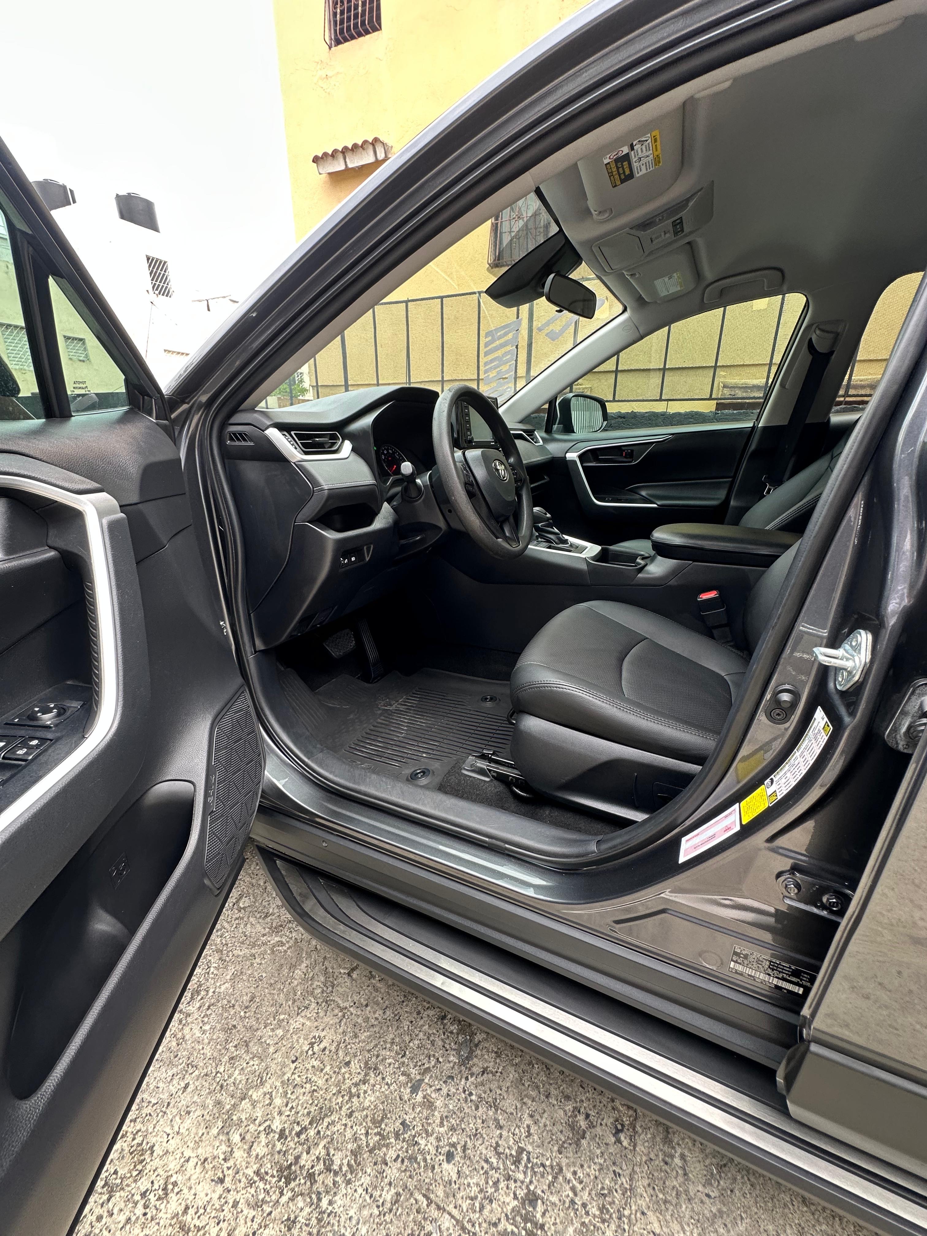 jeepetas y camionetas - SE VENDE TOYOTA RAV4 2021 LE recien importada🇺🇸 6