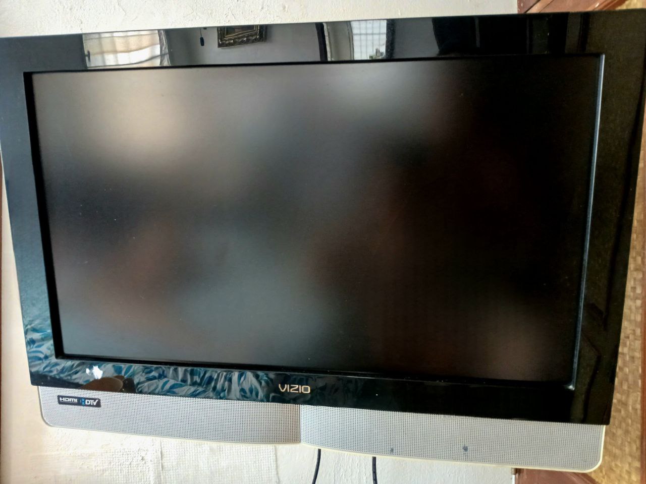 tv - Television 31x22 pulgadas/ 78x55cm 
(ojo no es smart tv) 1