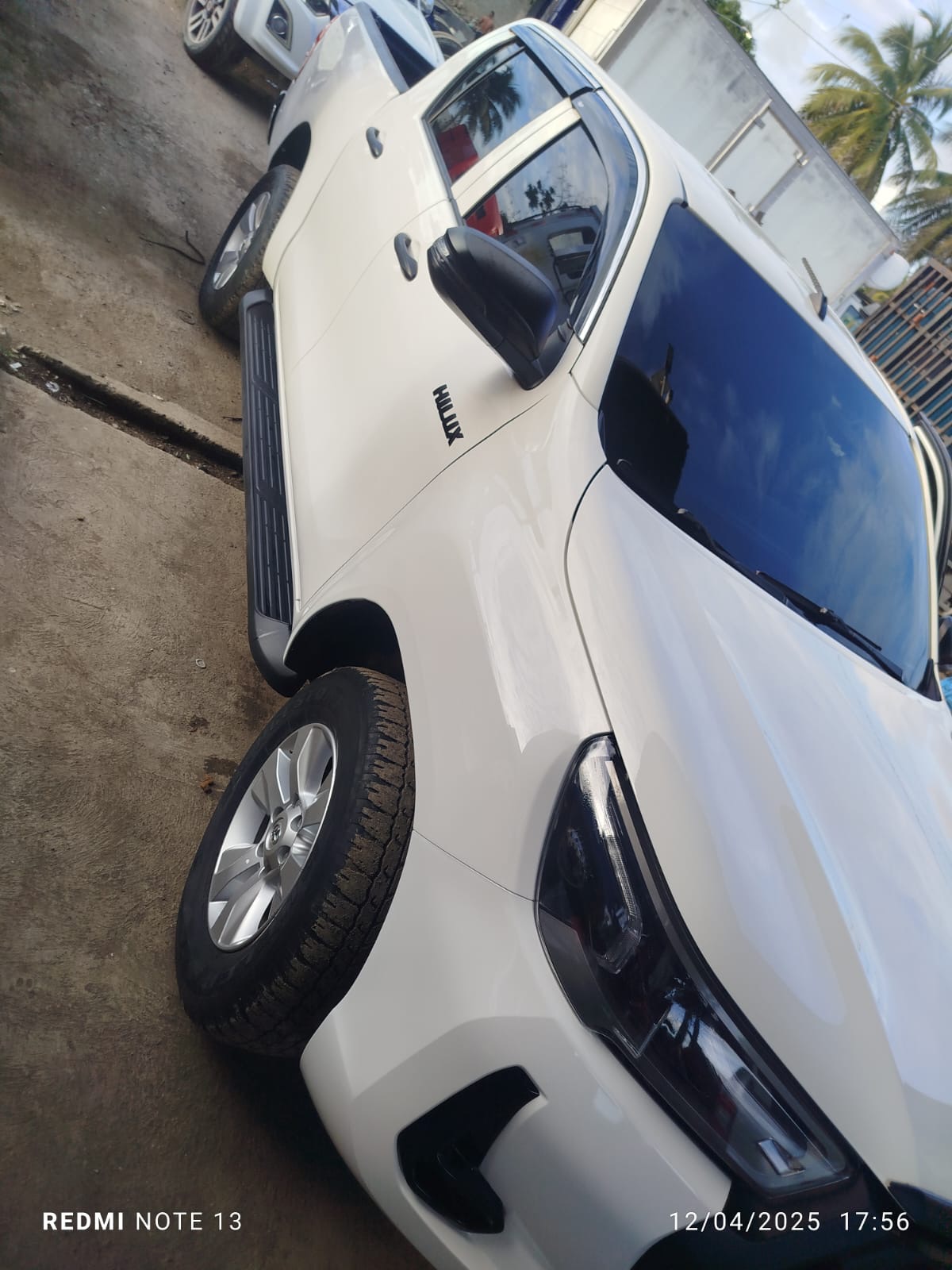 jeepetas y camionetas - Hilux Toyota , Es mecánica , costo 34 k dólares . 1