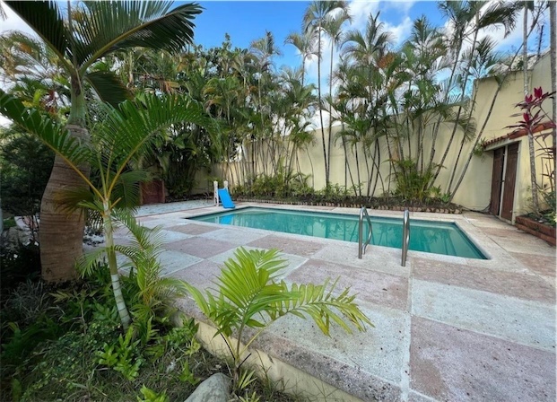 casas - Amplia casa en venta con piscina 5