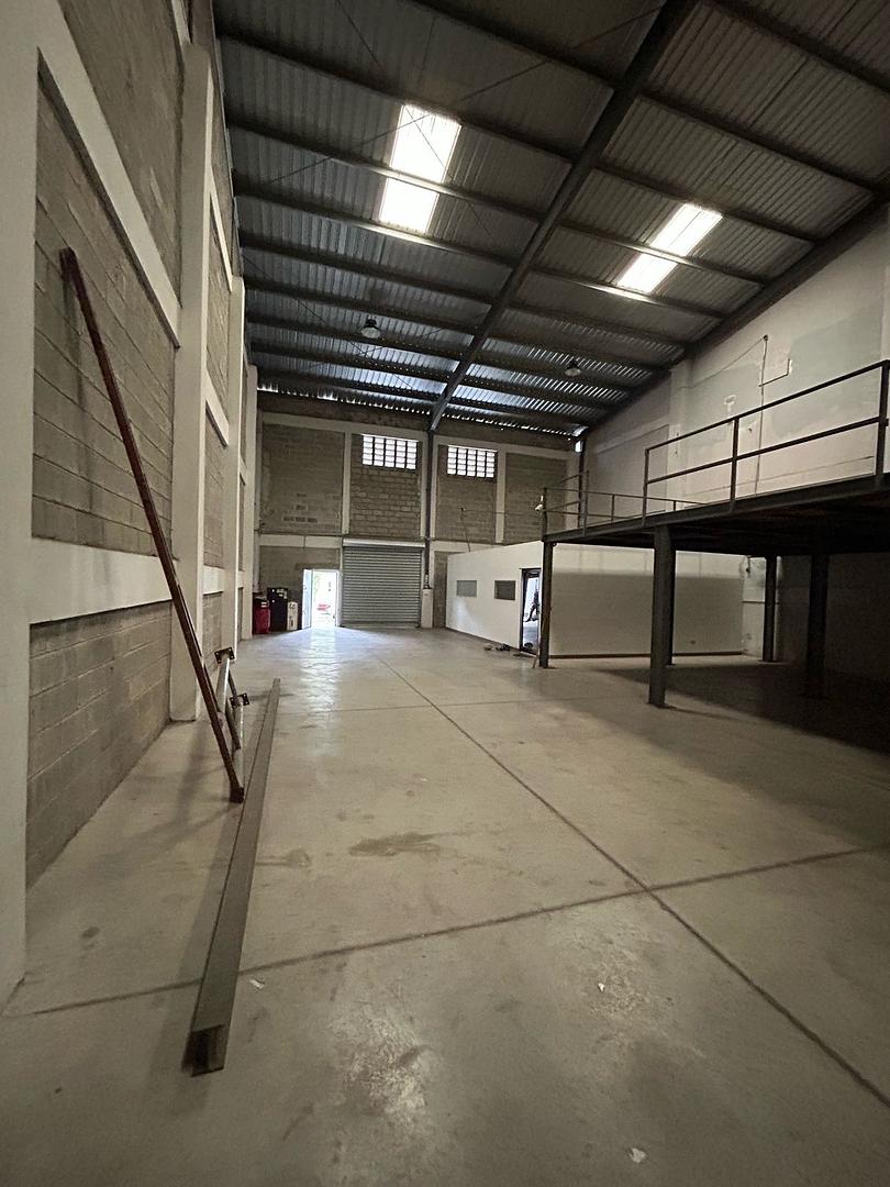 oficinas y locales comerciales - Alquilo Nave industrial  1