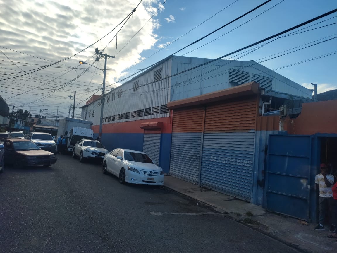 oficinas y locales comerciales - Vendo nave industrial Santo Domingo este alma rosa