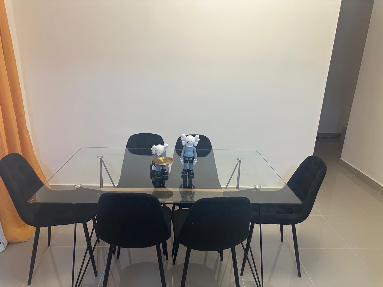 muebles y colchones - Comedor de 6 sillas, como nuevo es de IKEA, lo vendo por motivo de viaje. 