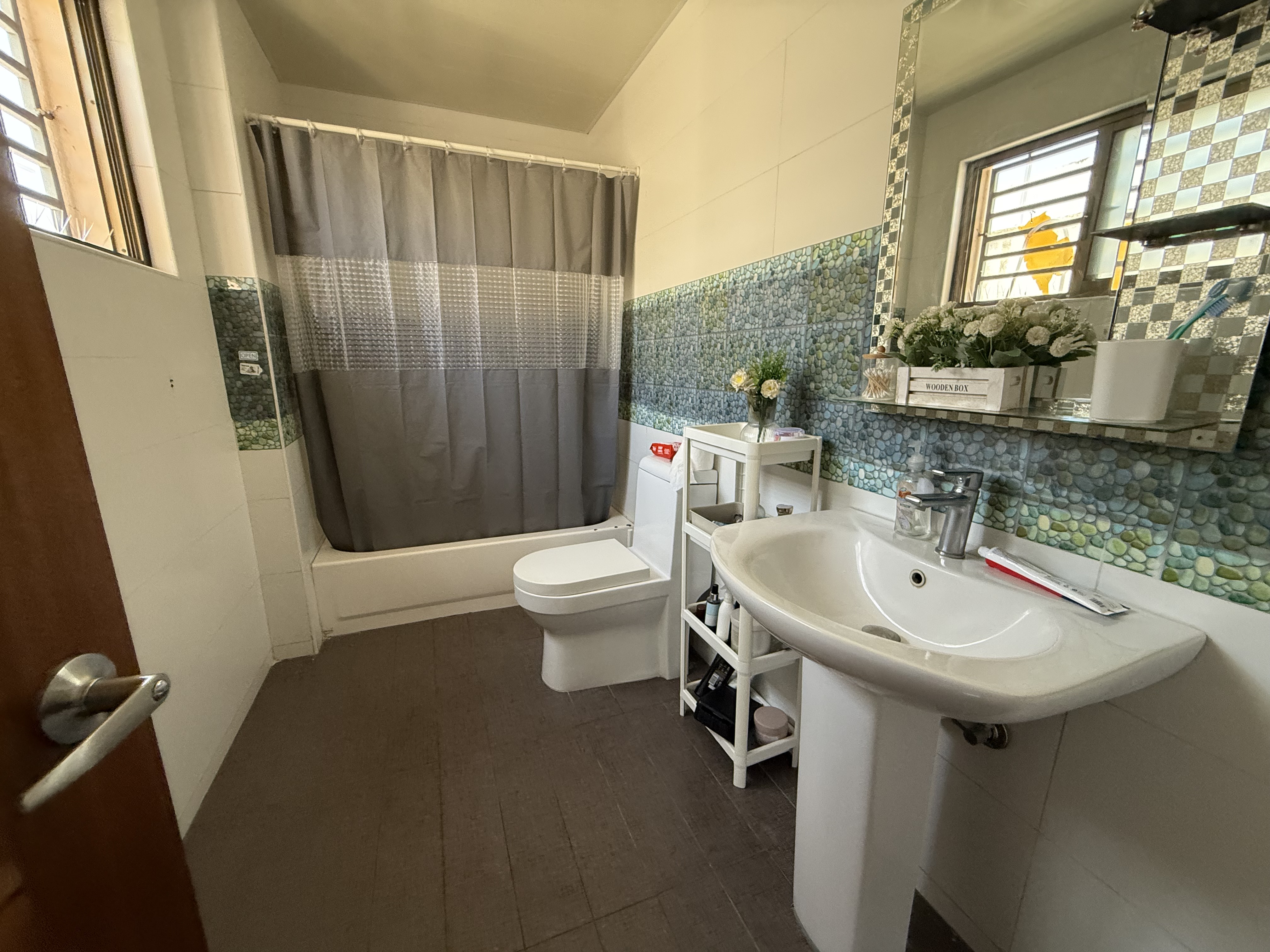 apartamentos - Vendo independencia jardines del sur tres hab 2.5  6