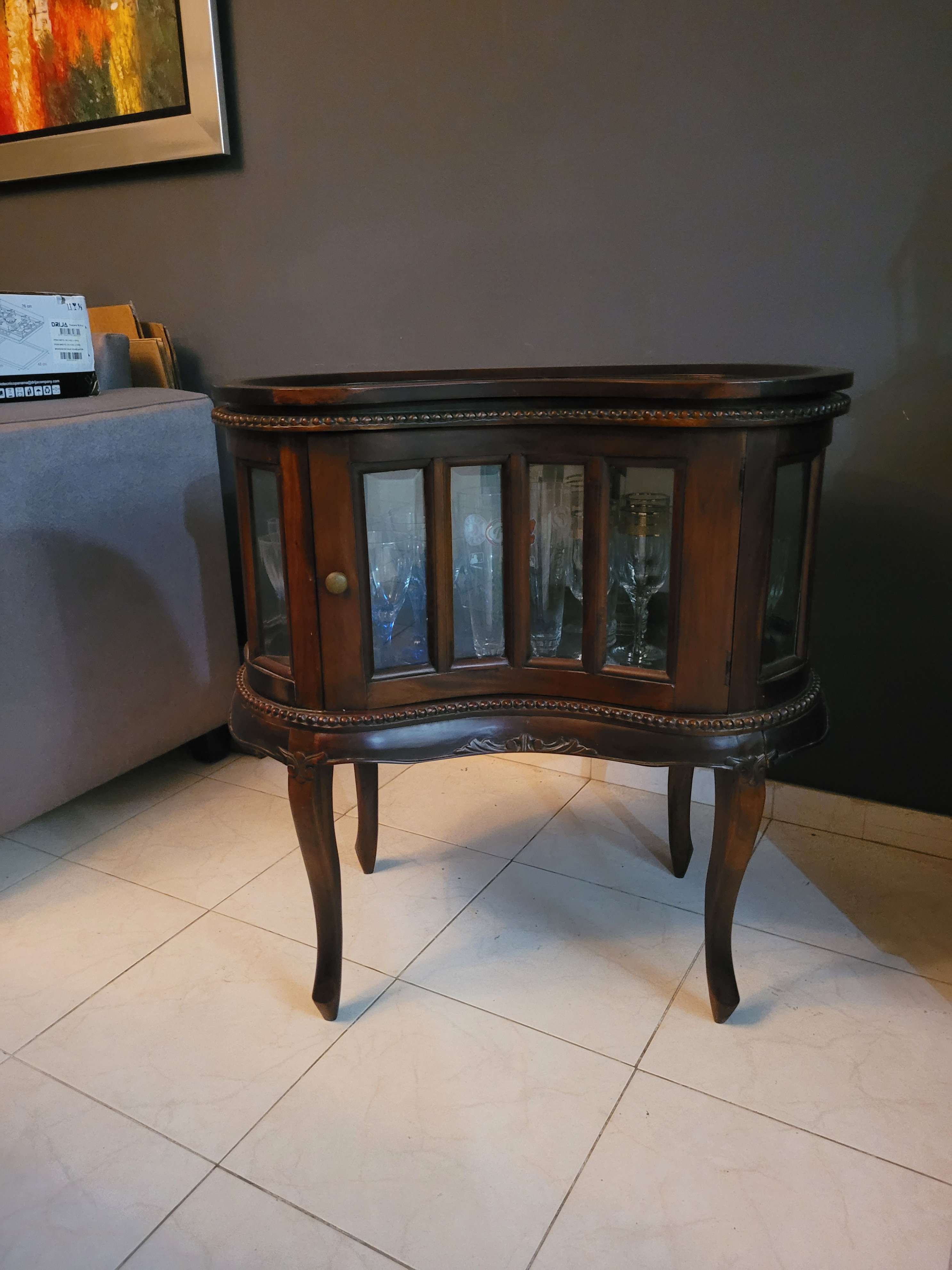 muebles y colchones - Vitrina o vidriera porta copas de Caoba  1