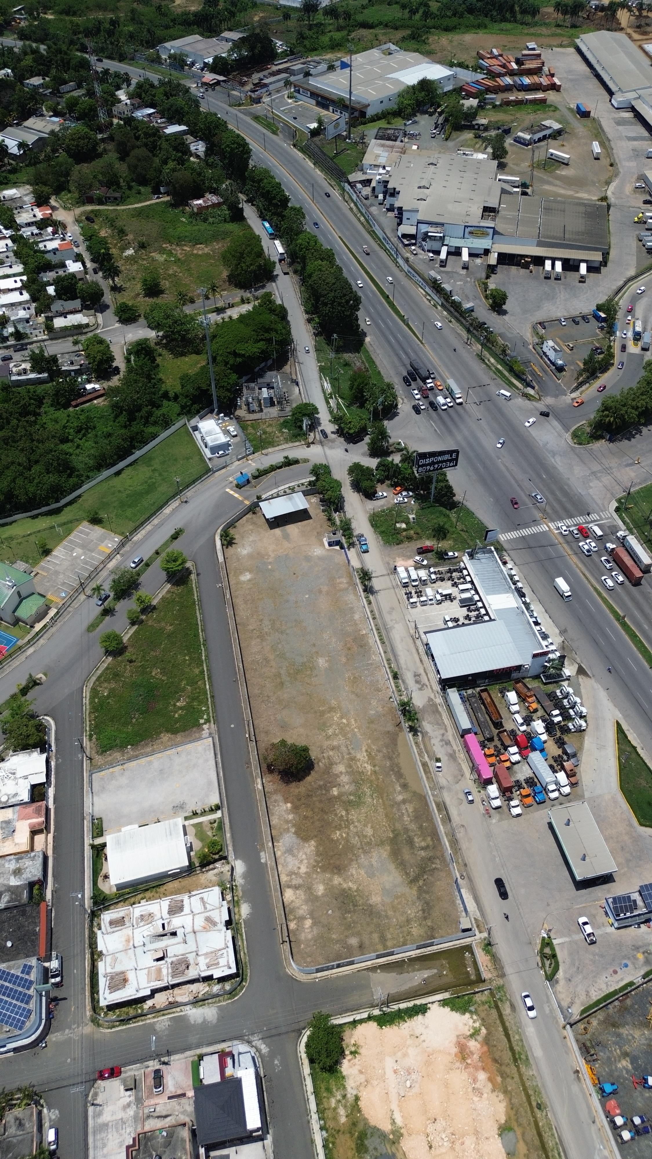 solares y terrenos - Solar en la Autopista Duarte de 5670m2 0