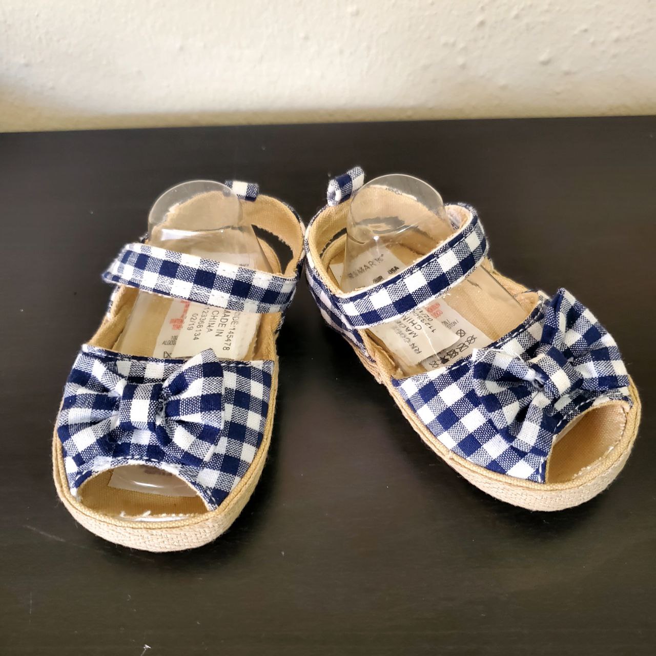 ropa y zapatos - 2 Pares de zapatos/sandalia niña. TODO por $200 5