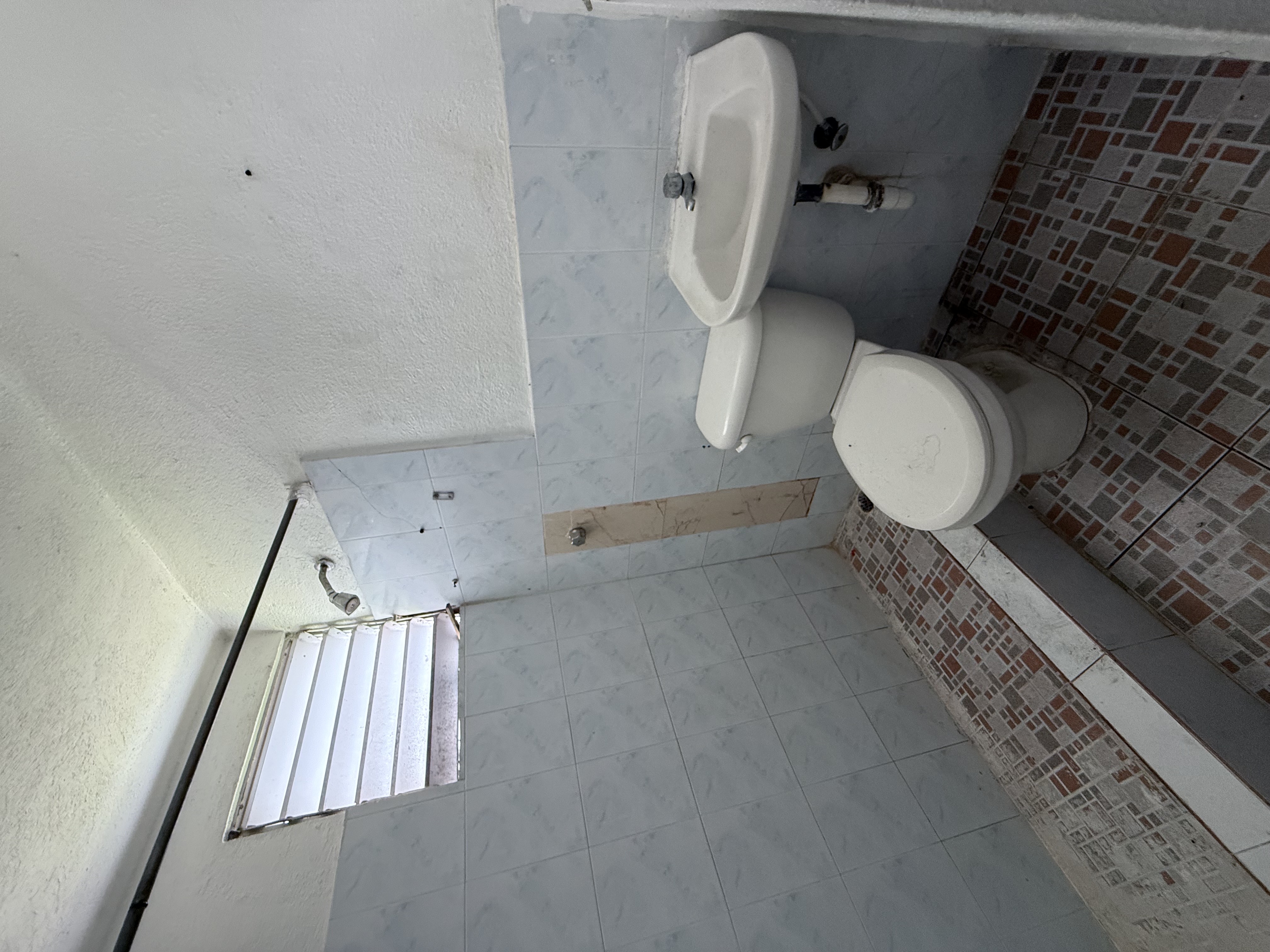 apartamentos - apto de 3 han. en Los Rios  3