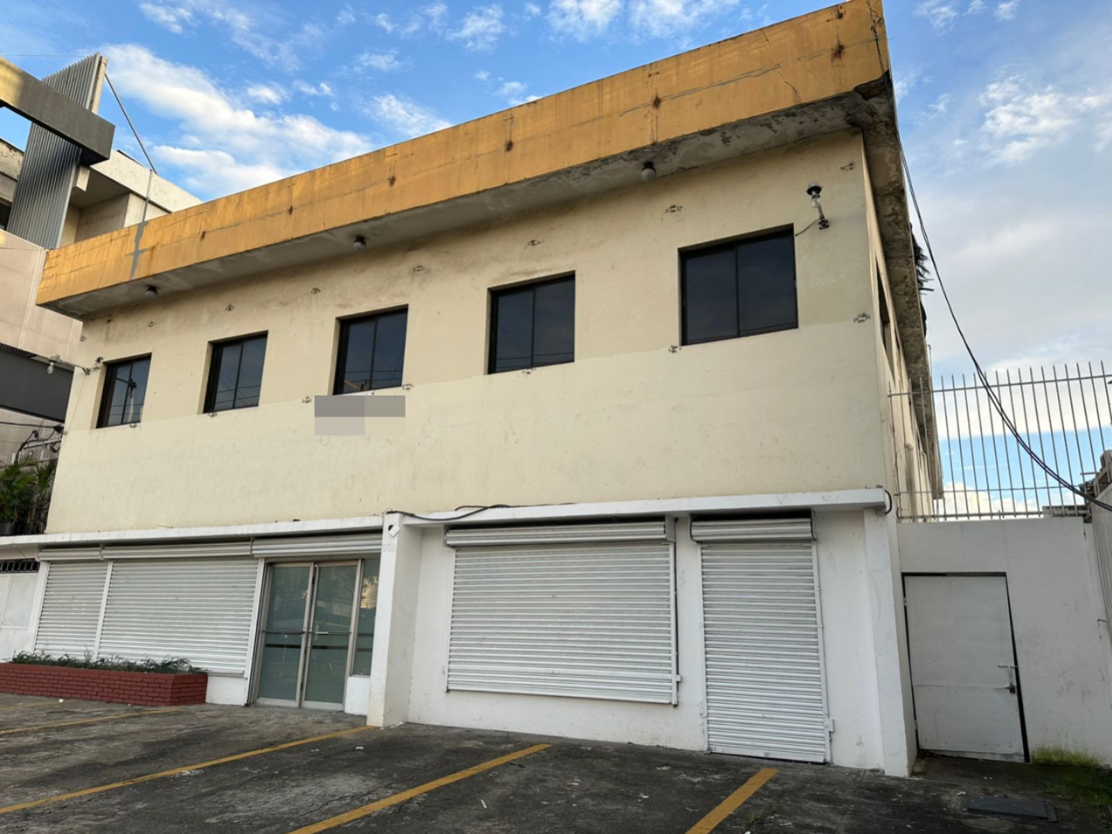 oficinas y locales comerciales - Local o edificio completo en renta av 27 de febrer 3