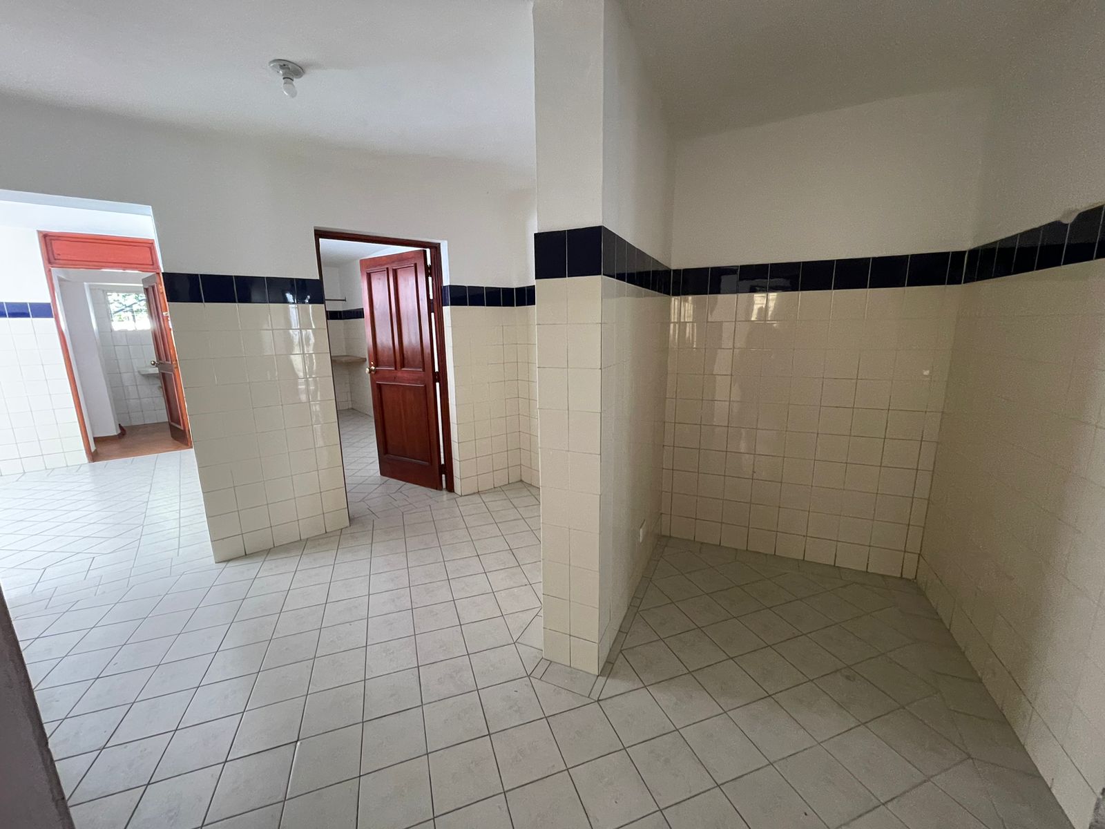 casas - AQLUILO Mansión De 3 Niveles En Zona Exclusiva De  8