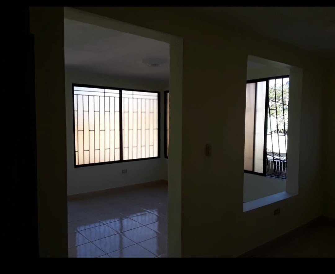 apartamentos - EDIFICIO DE TRES APARTAMENTOS GRANDES EN BAYONA MANOGUAYABO.  6