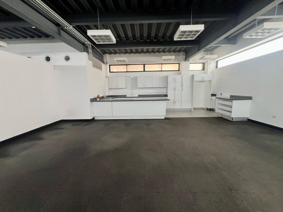 oficinas y locales comerciales - 🔵Alquilo Local 2do piso en Paraiso  4