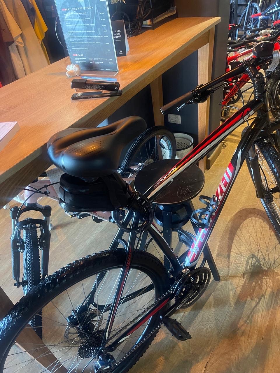 bicicletas y accesorios - MTB Specialized 
Frenos de disco
Schimano 
Excelentes condiciones 2