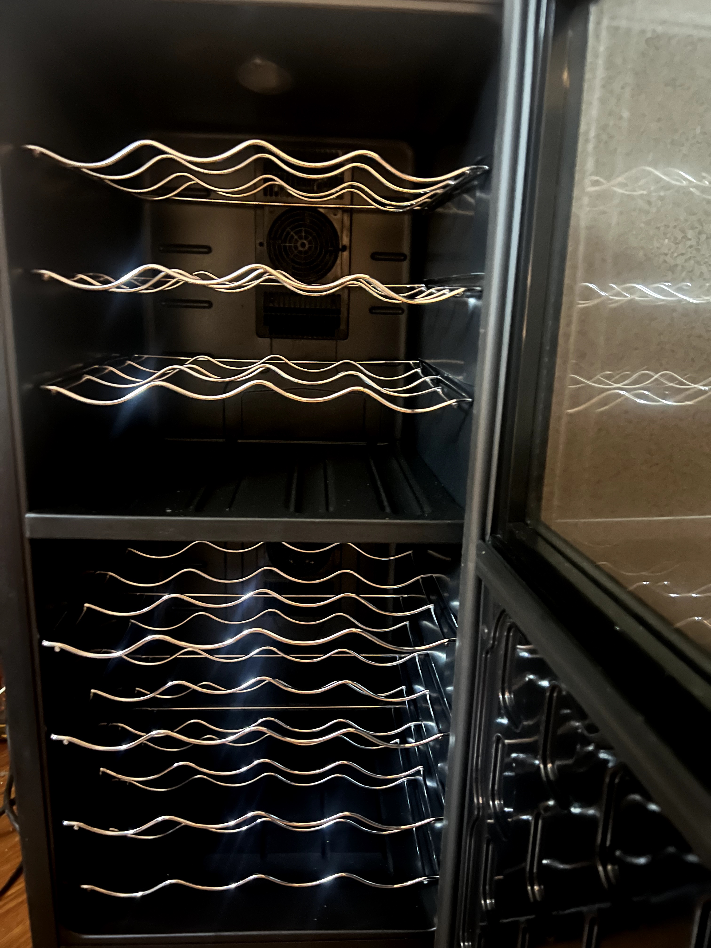 electrodomesticos - Vinera de 28 Botellas en Acero Inoxidable 1