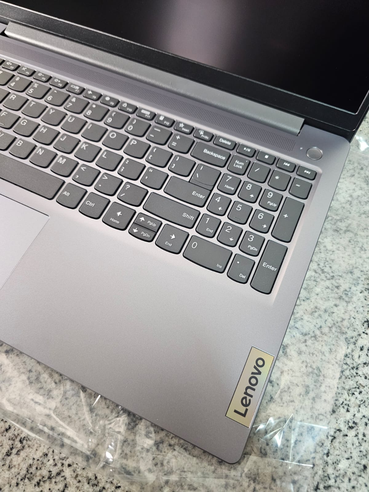 computadoras y laptops - LAPTOP LENOVO RYZEN 7 16GBRAM PANTALLA TOUCH NUEVO 6