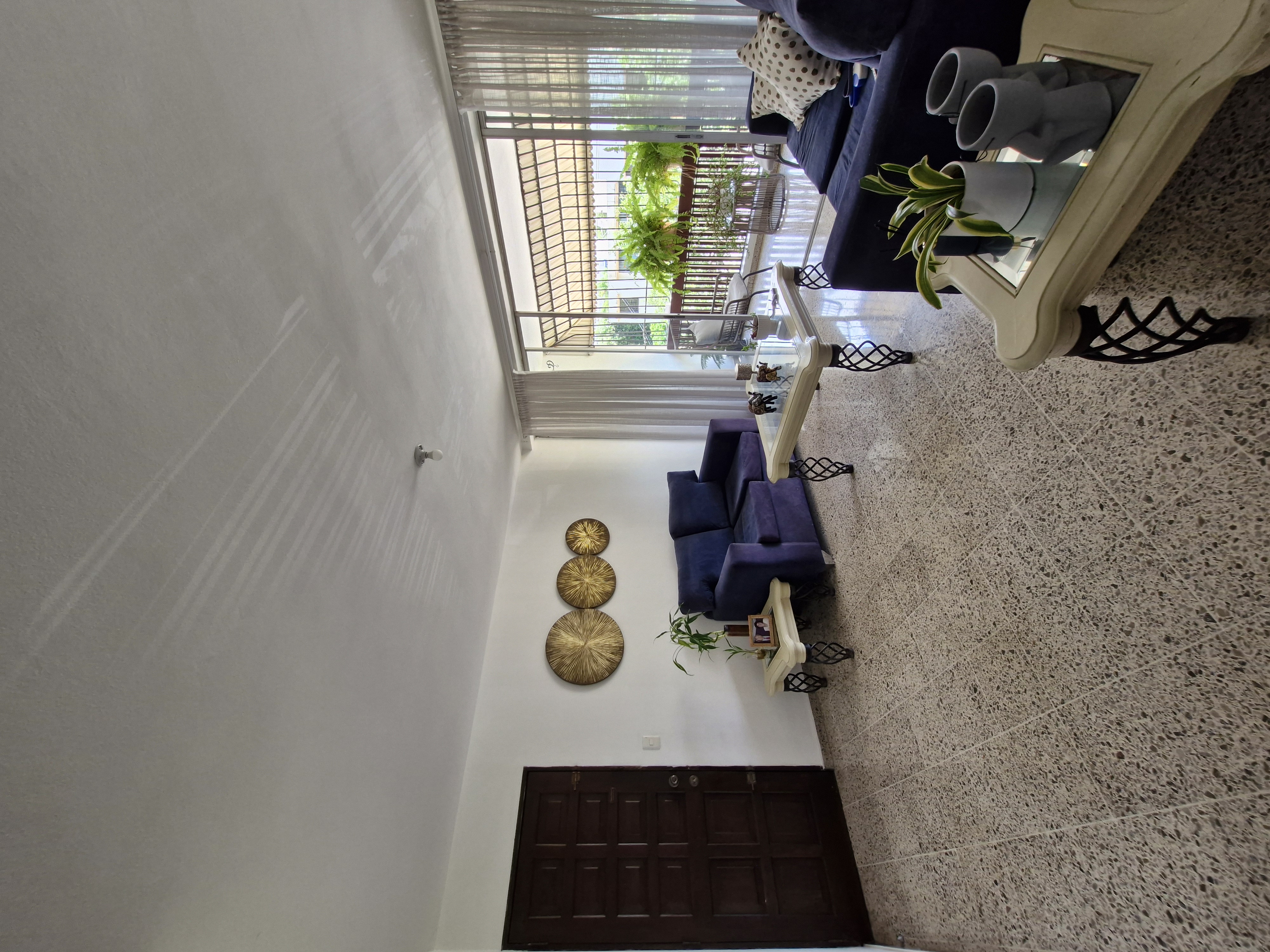 apartamentos - Segundo nivel con terraza en Gazcue 2
